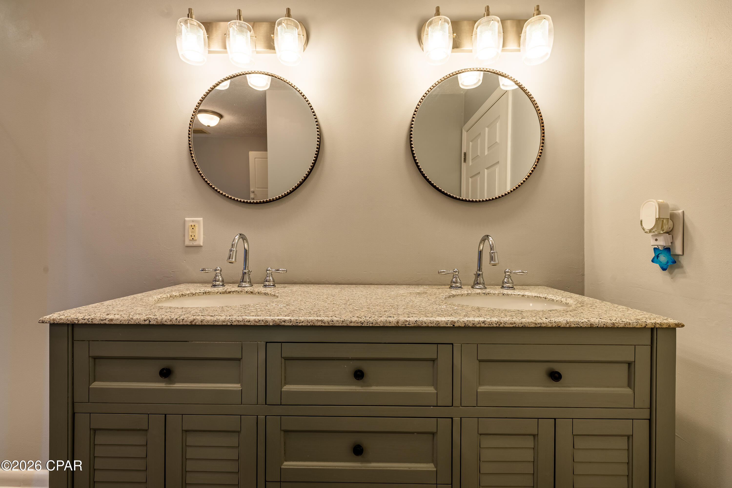 Image 59 For 2601 Oak Street