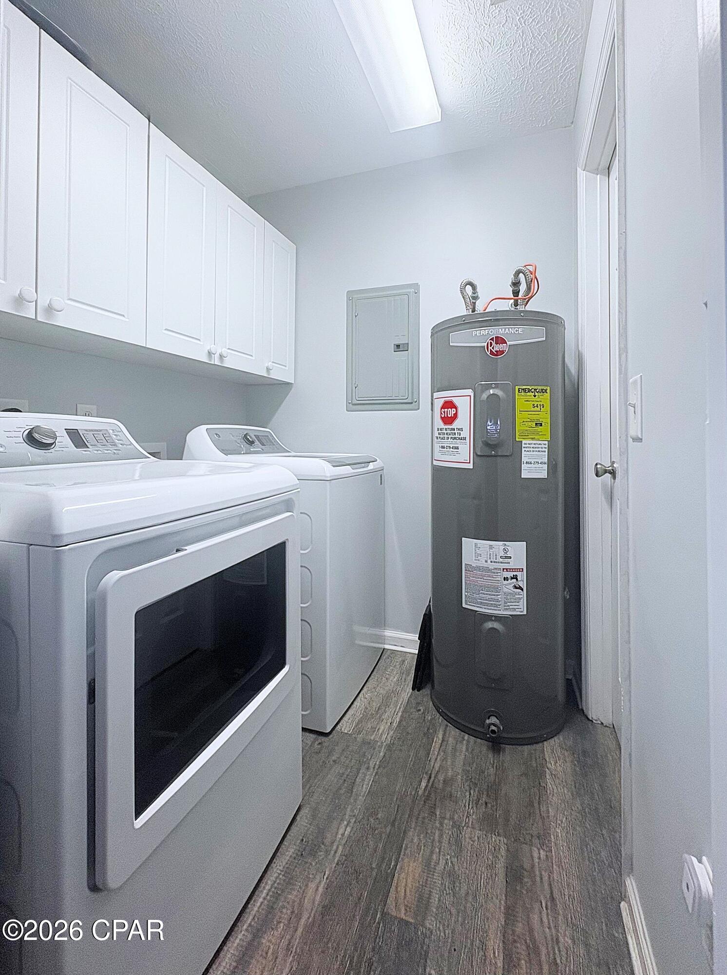 Listing photo id 8 for 2601 Oak Street