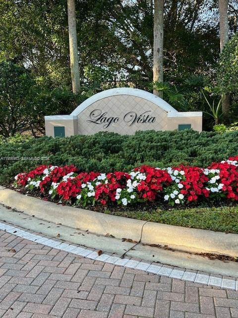 Lago Vista At Coconut Cre