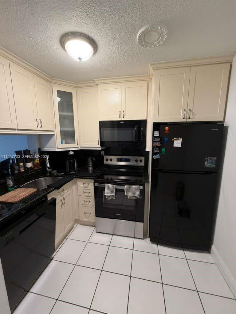 Montecarlo Condo