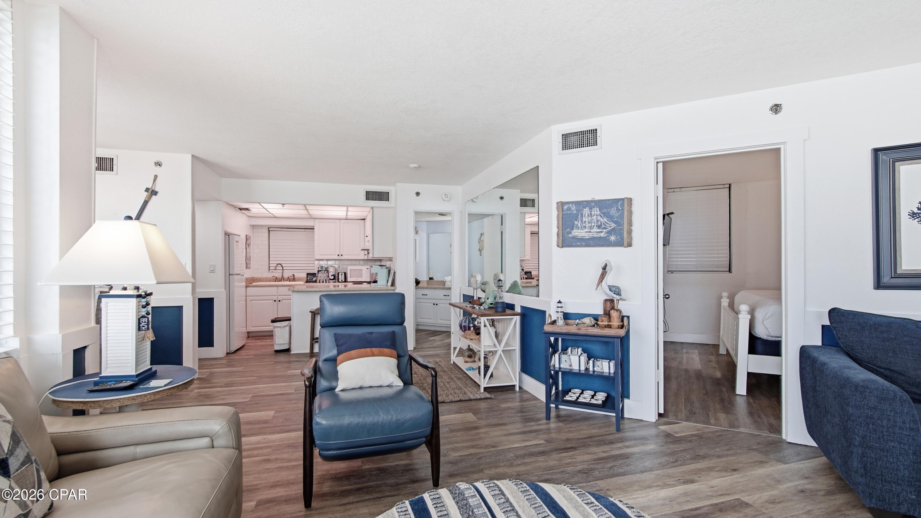 Image 6 For 9850 Thomas Drive 707w
