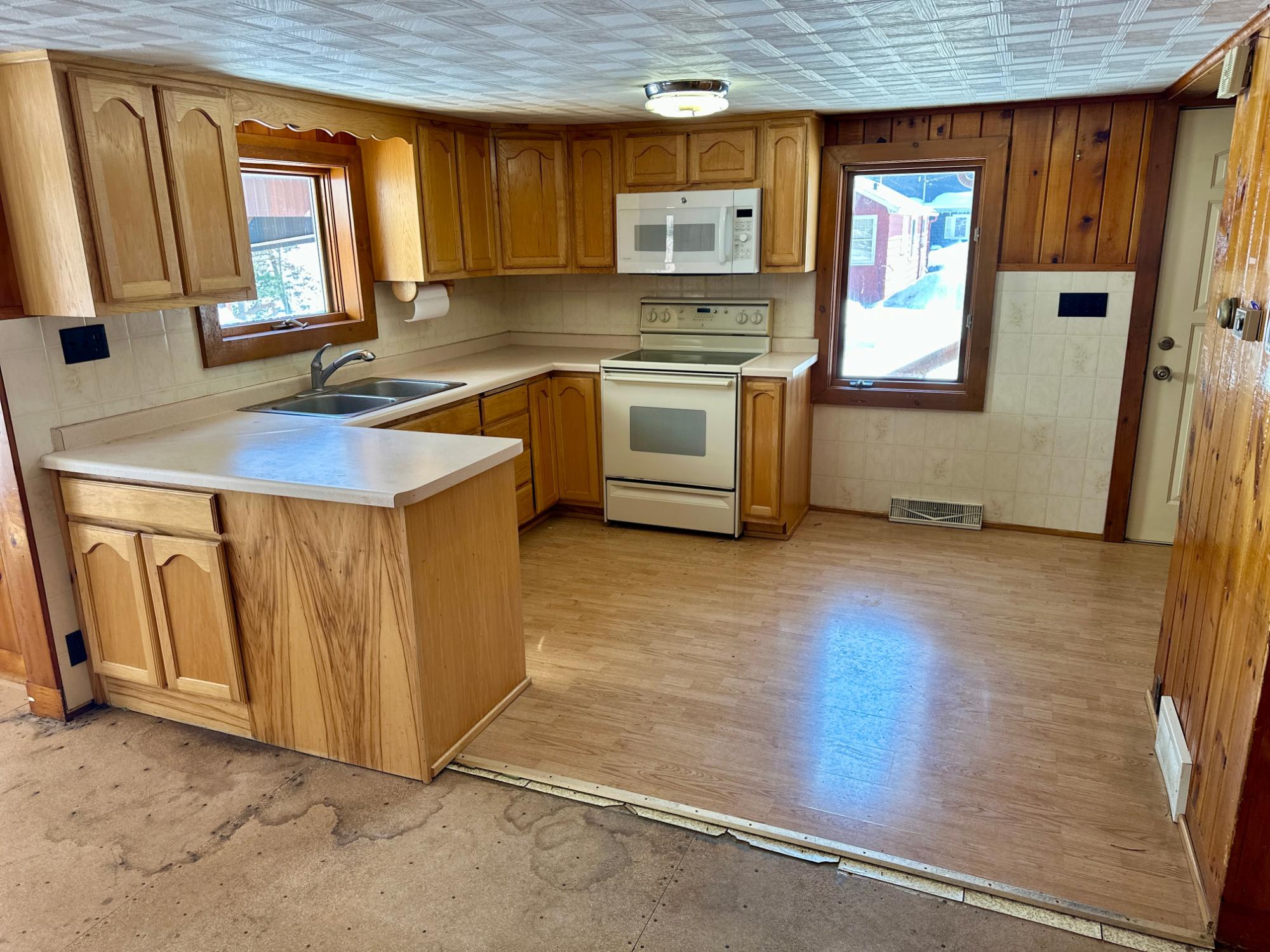 Lake Nokomis Property 2004 The Point Road E Photo 8