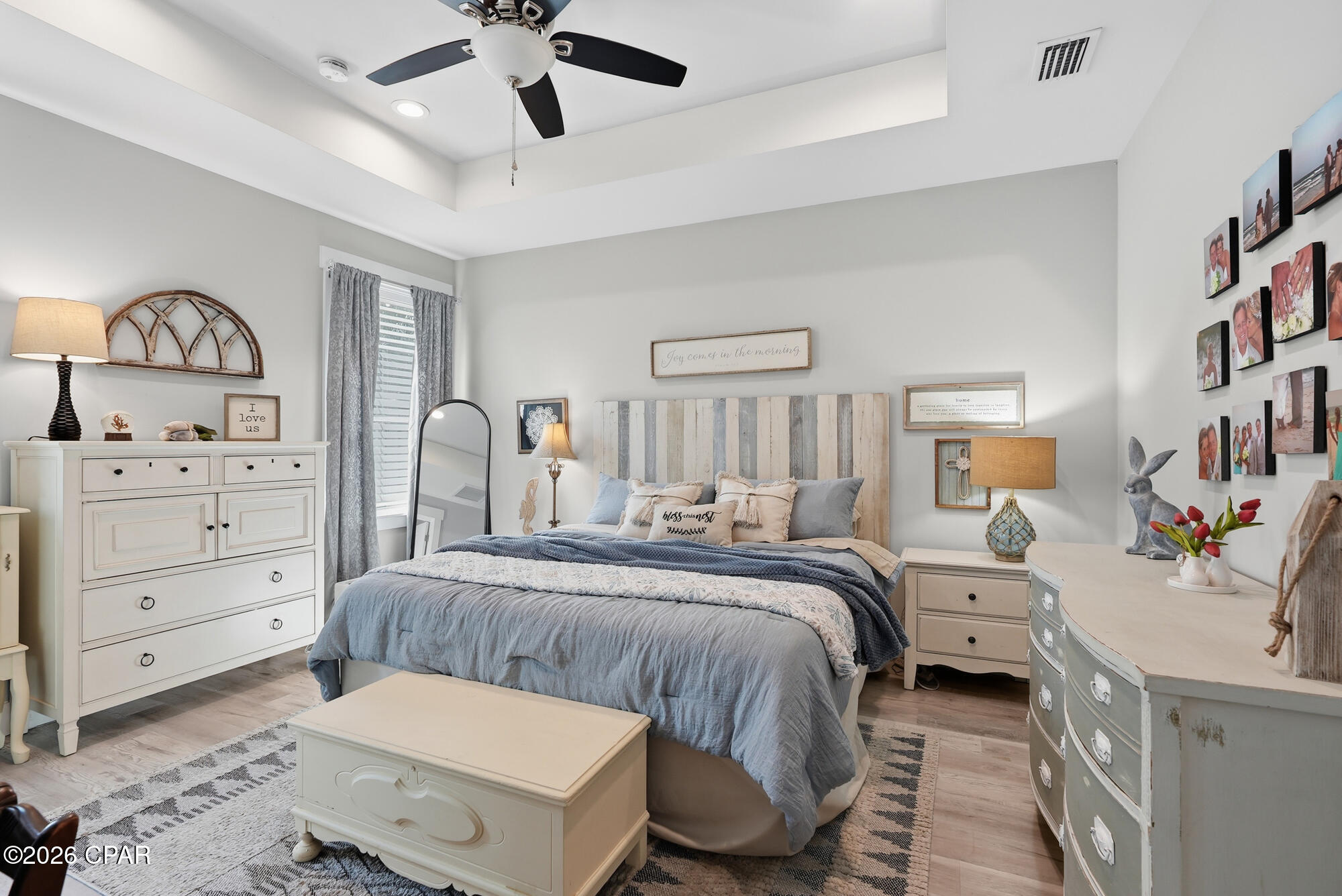 Listing photo id 14 for 8437 Warner Place