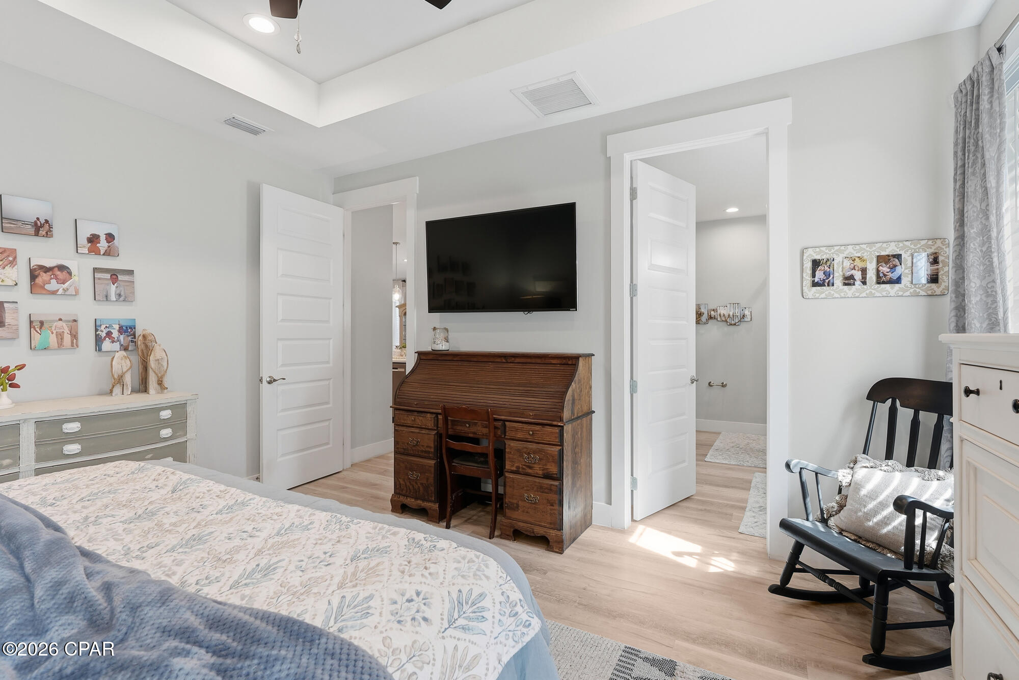 Listing photo id 16 for 8437 Warner Place