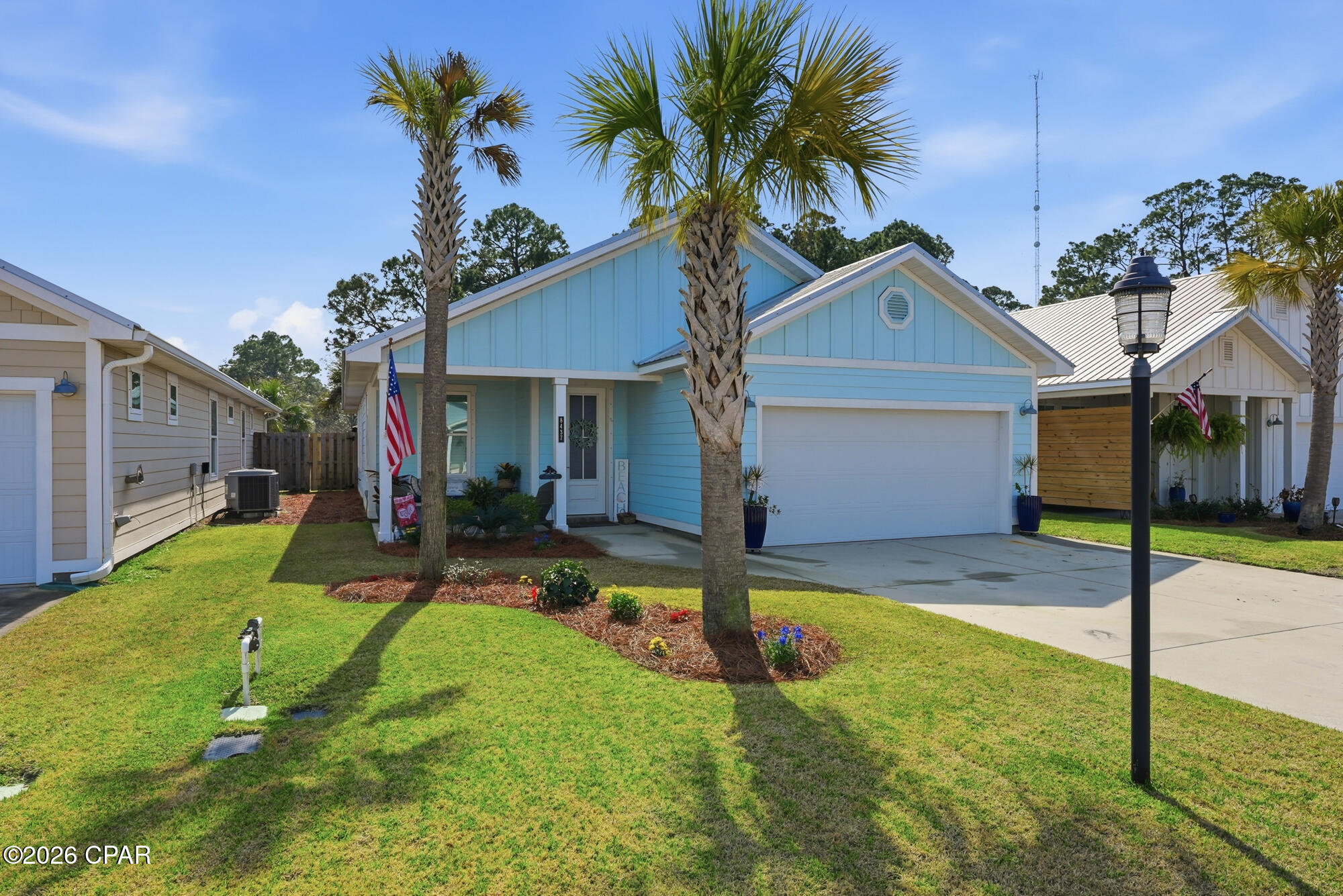 Listing photo id 2 for 8437 Warner Place