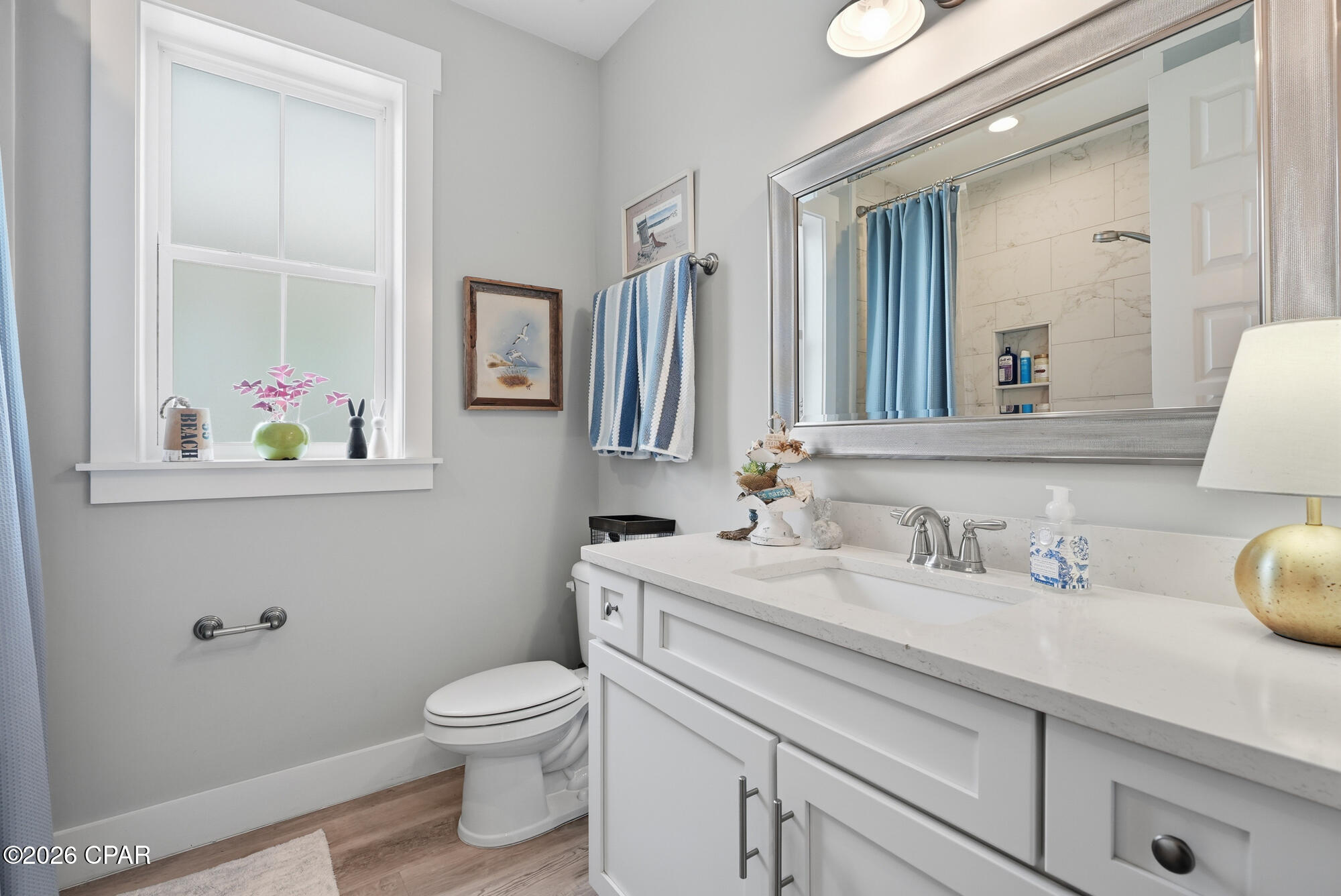 Listing photo id 23 for 8437 Warner Place