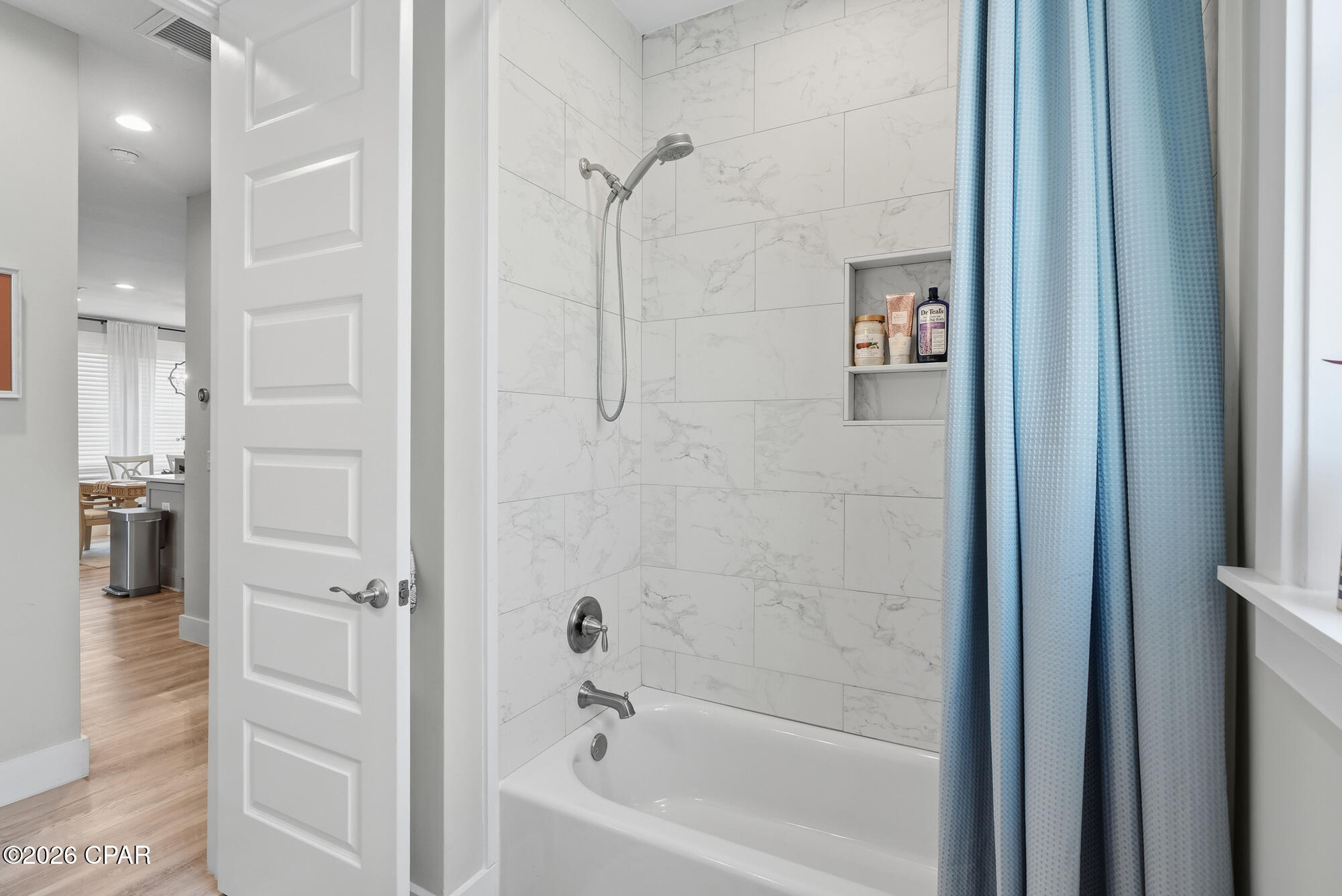 Listing photo id 24 for 8437 Warner Place