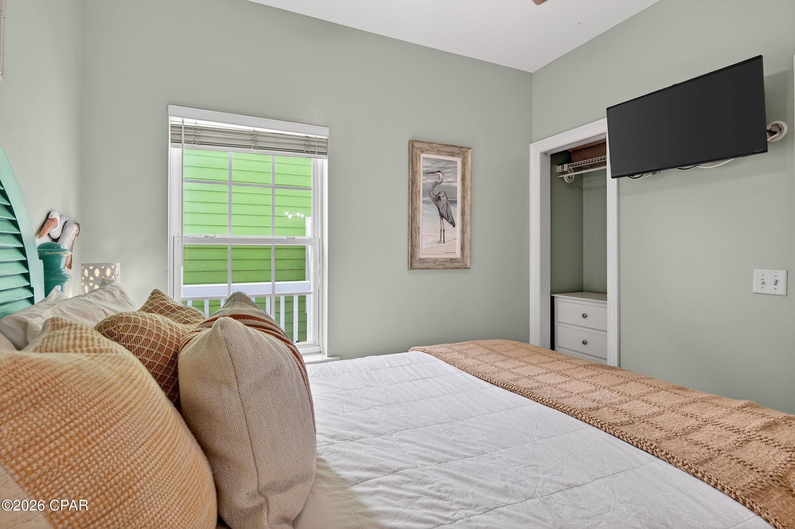 Listing photo id 13 for 16328 Front Beach Road 4