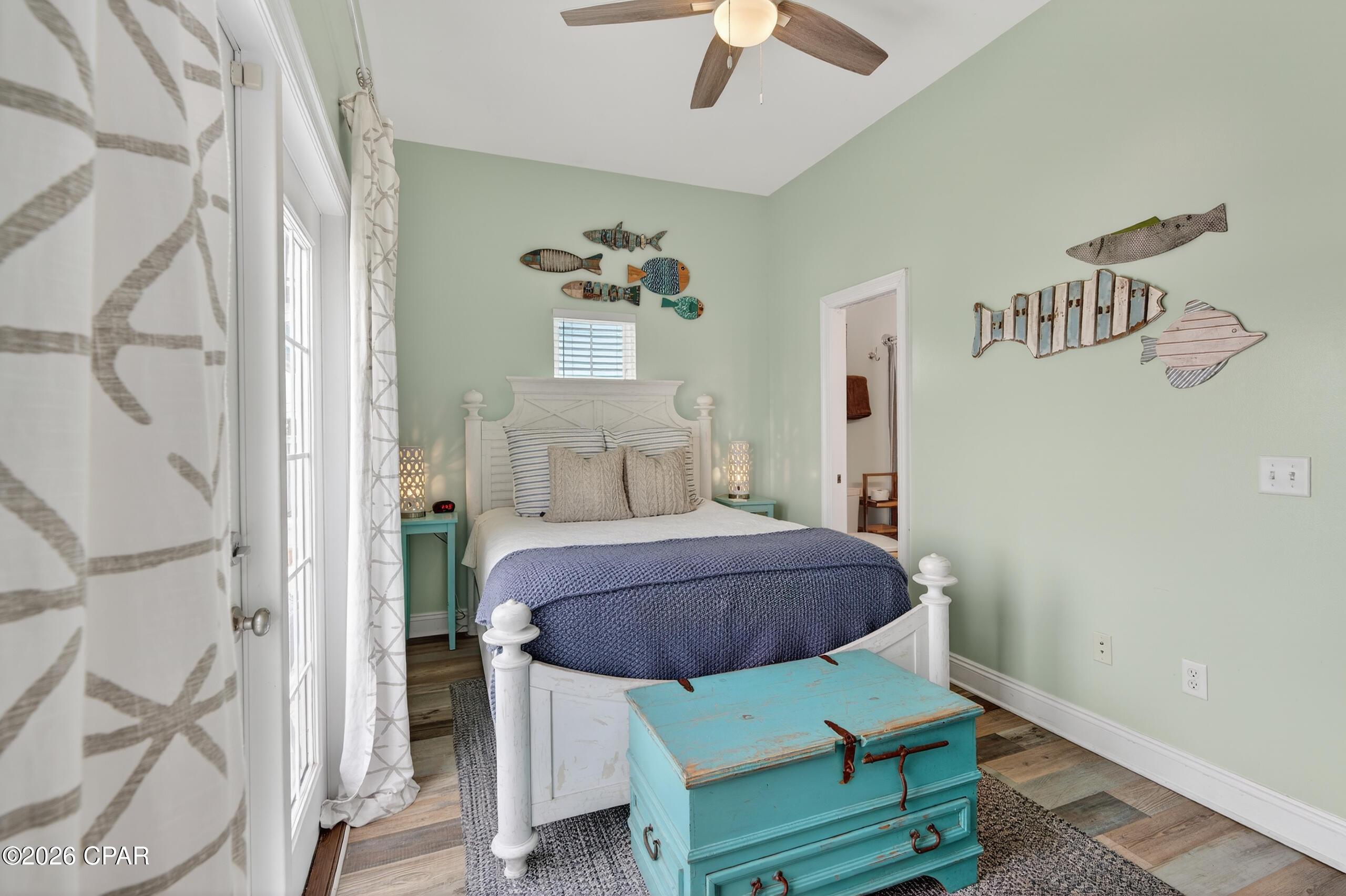 Listing photo id 17 for 16328 Front Beach Road 4