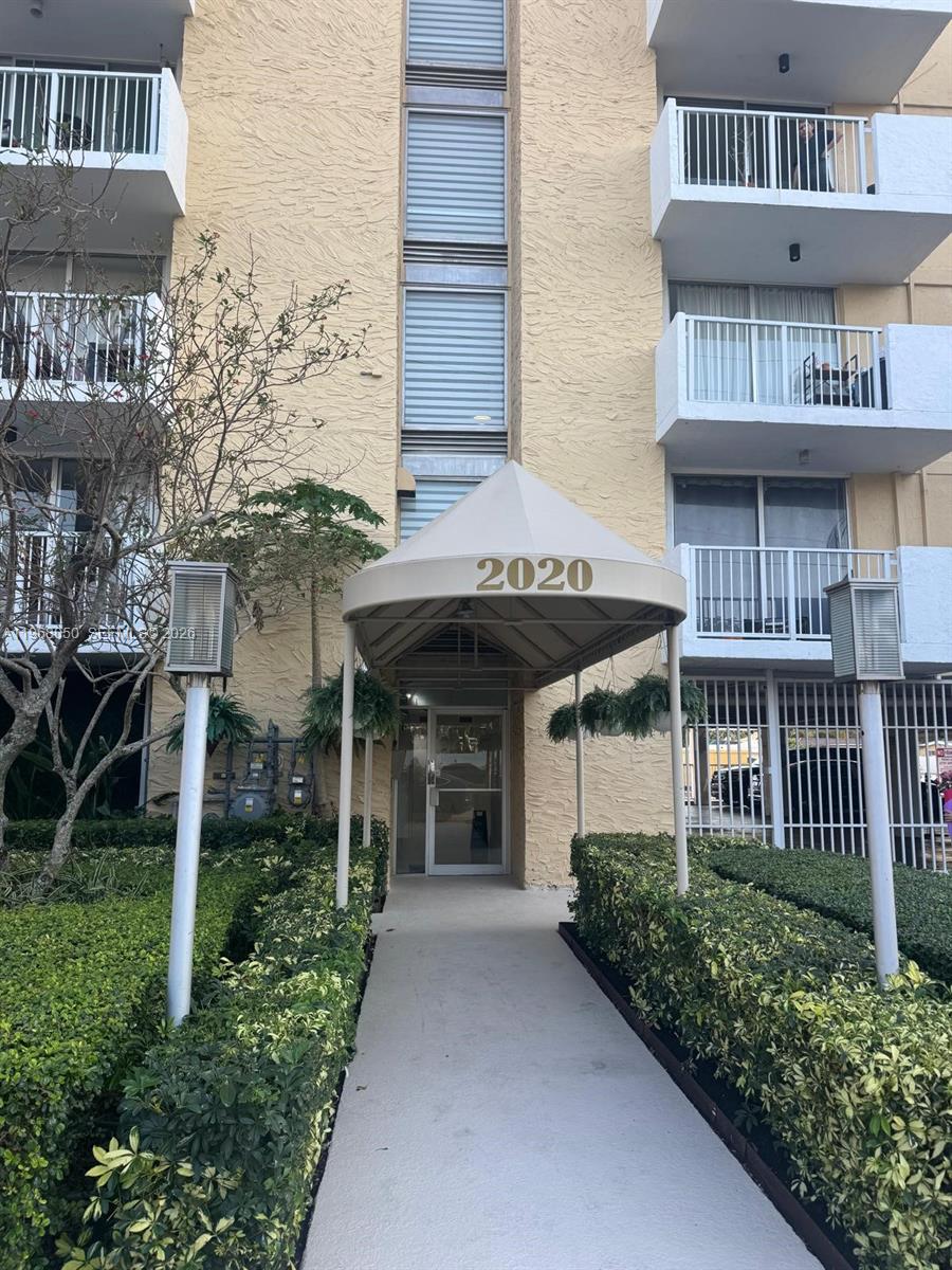 2020 135th St Unit 811, North Miami, Florida 33181