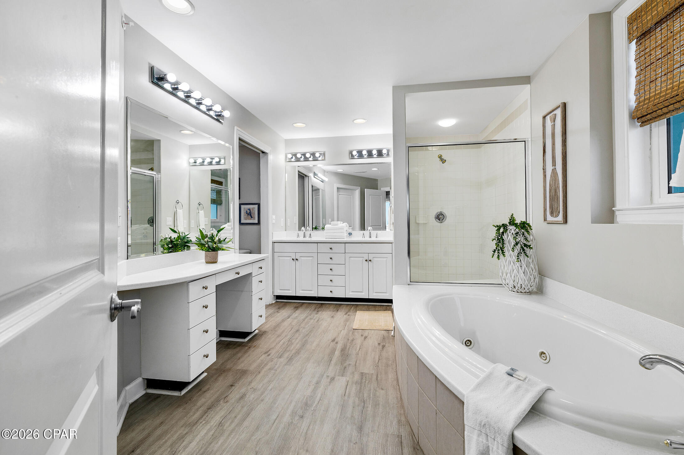 Listing photo id 13 for 7505 Thomas Drive 411a