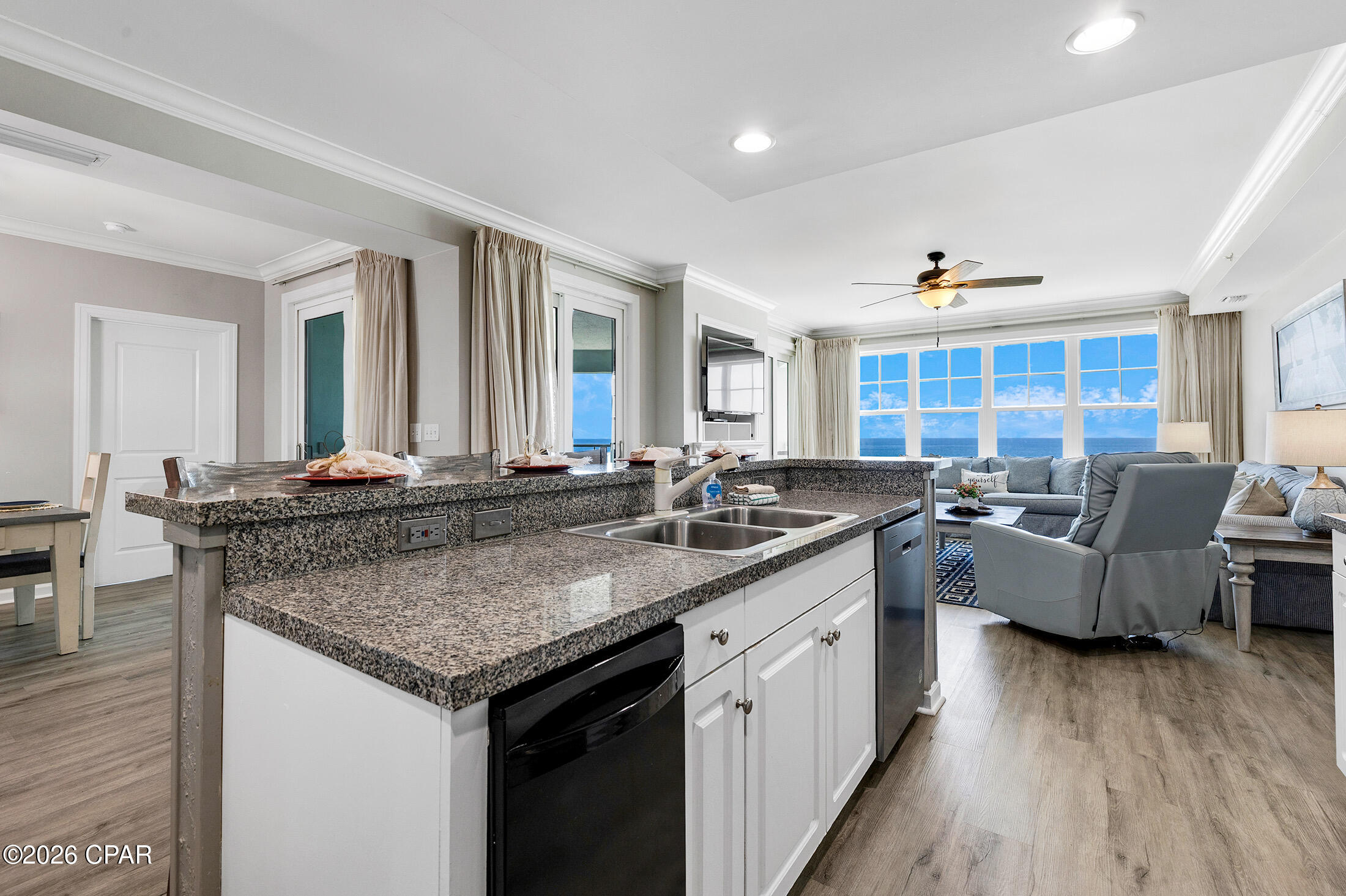 Listing photo id 5 for 7505 Thomas Drive 411a