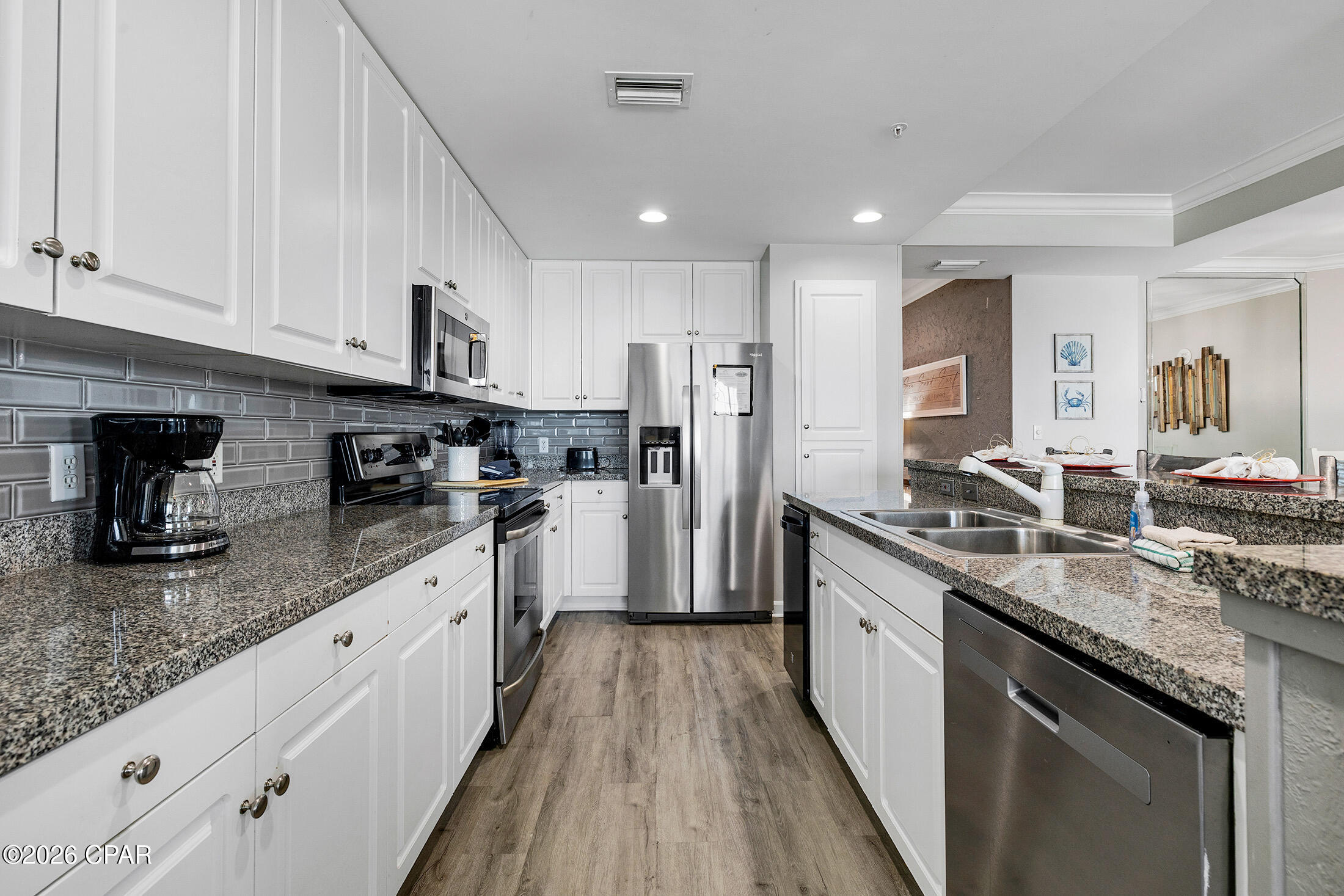 Listing photo id 7 for 7505 Thomas Drive 411a