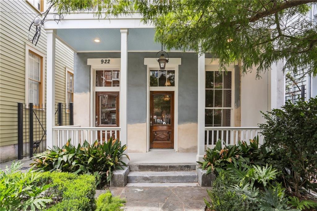 Homes for sale in New Orleans, LA | 924 Melpomene St, New Orleans, LA 70130 | MLS# 2543332