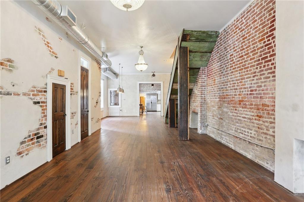 Homes for sale in New Orleans, LA | 924 Melpomene St, New Orleans, LA 70130 | MLS# 2543332