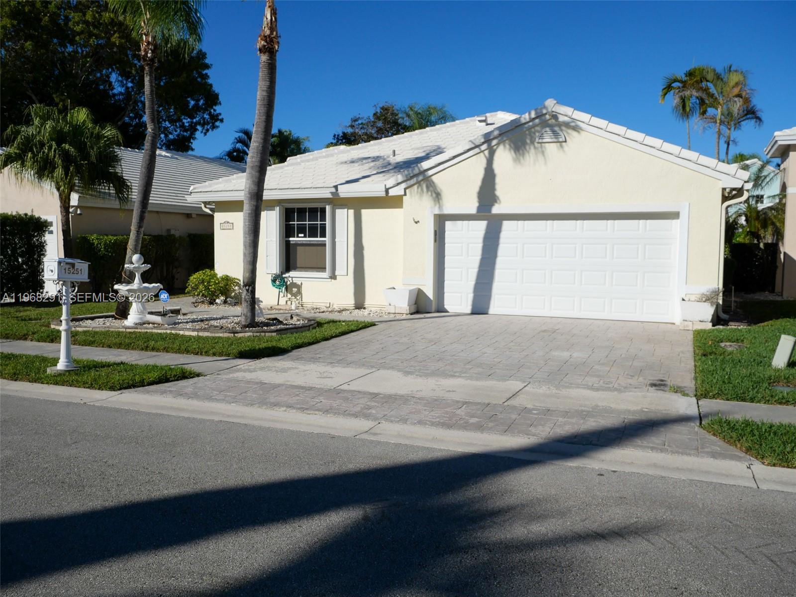 Hollywood Lakes Country C