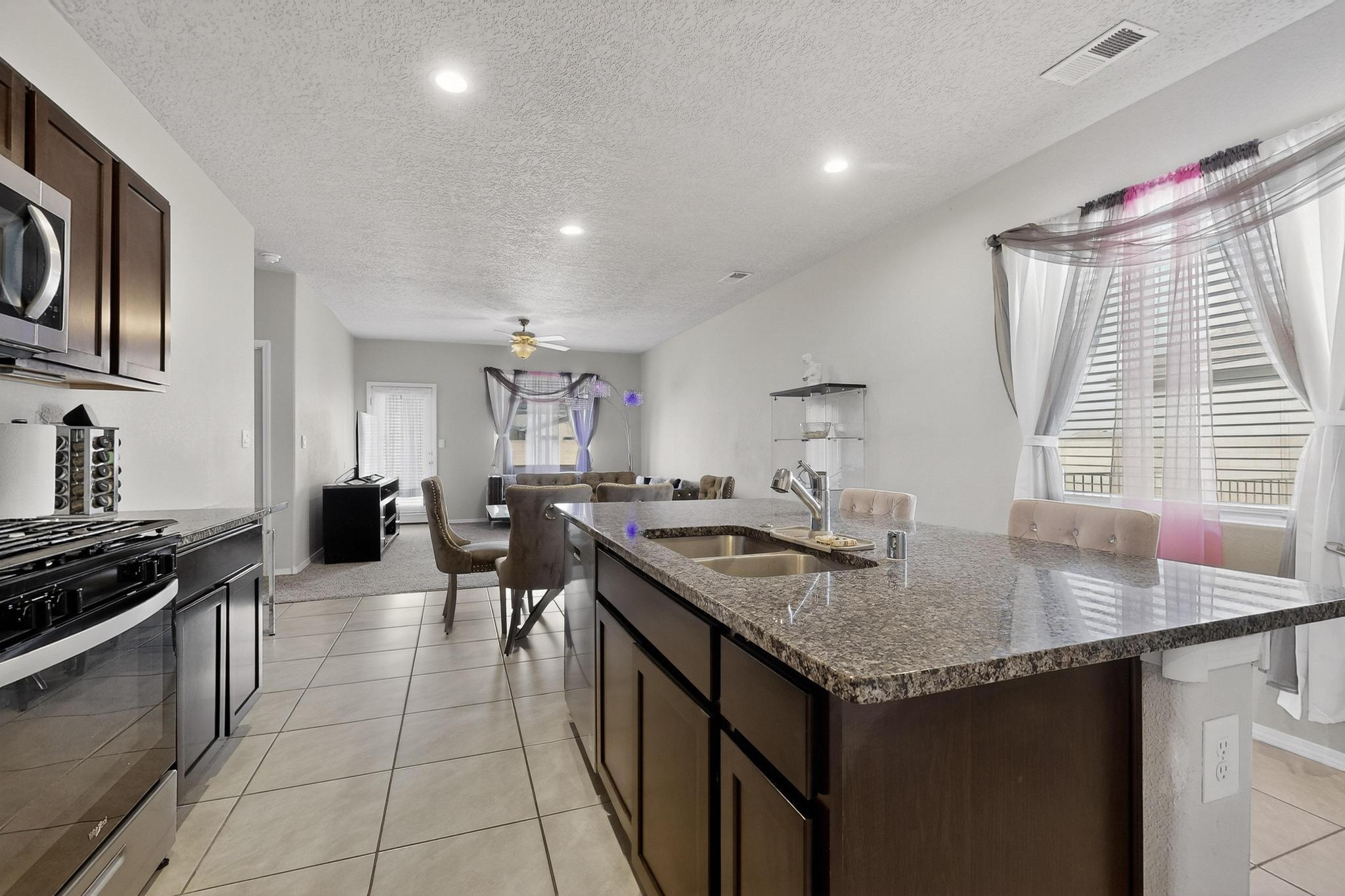 10683 Valedon Lane, Albuquerque NM 87121