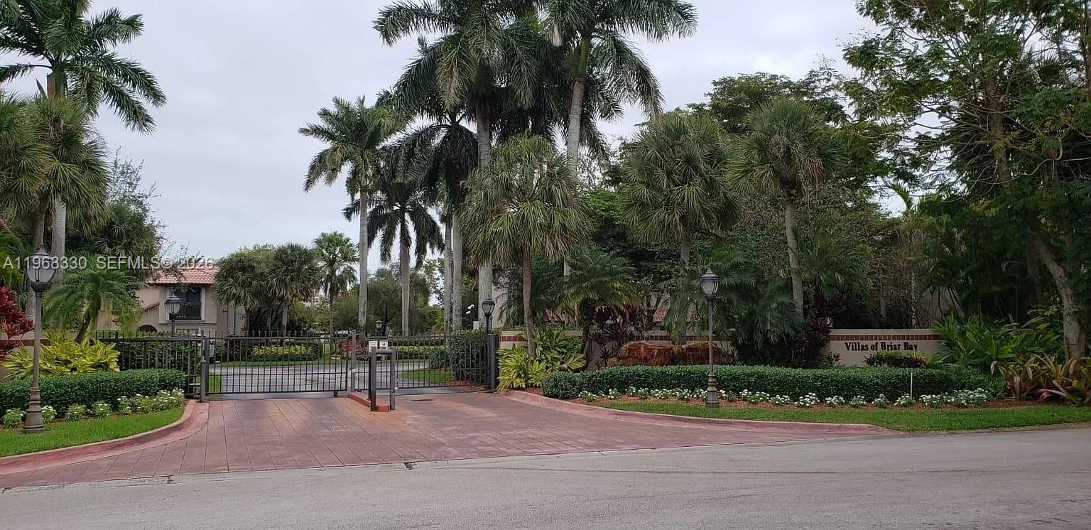 Briar Bay Townhouse Estat