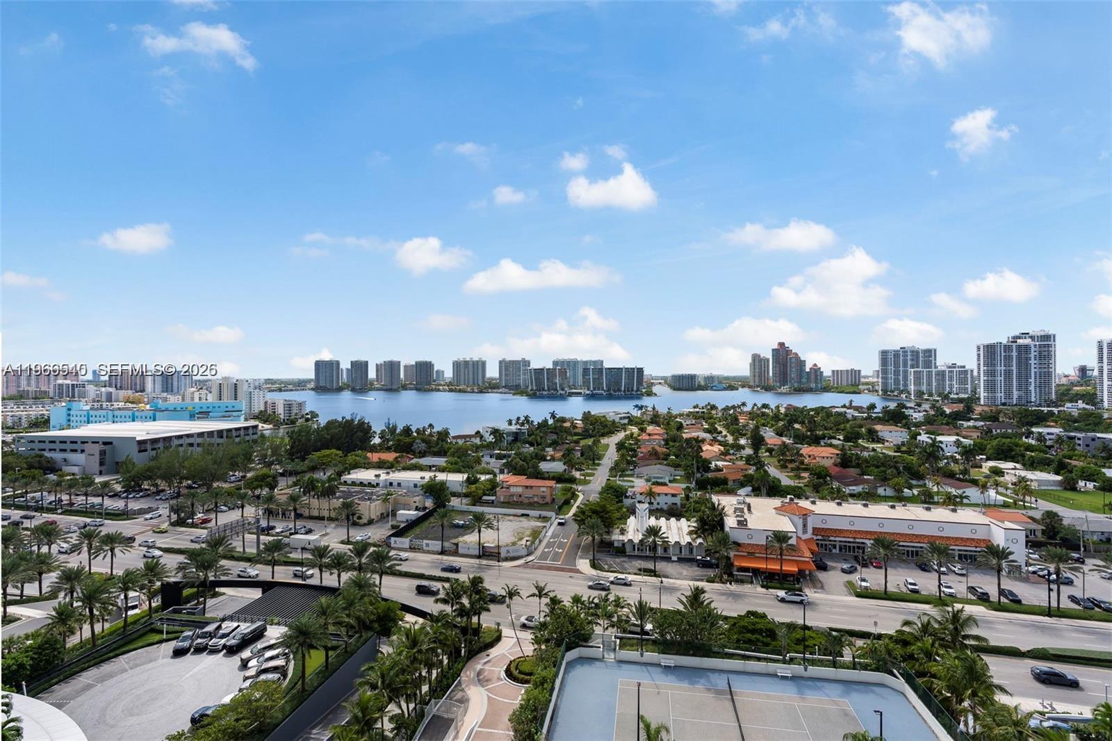 Apartamento à Venda em Sunny Isles Beach, FL