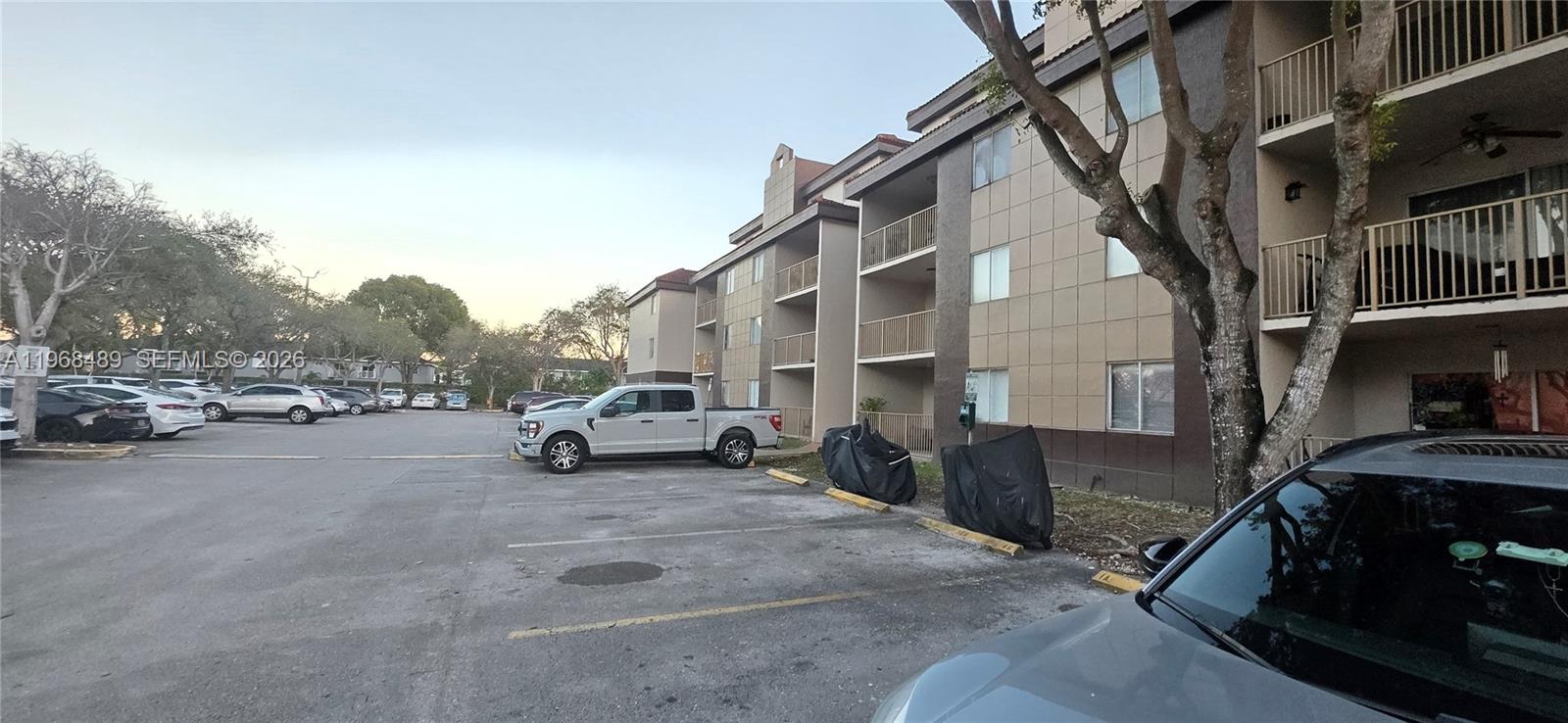 Kendall Lake Towers Condo