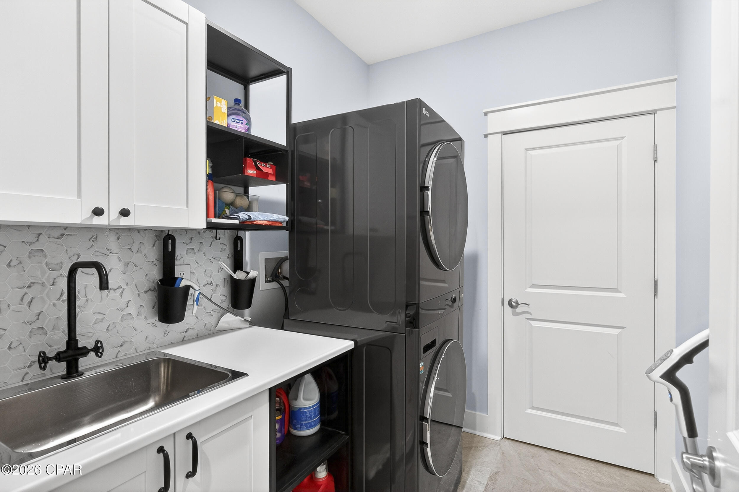 Listing photo id 15 for 886 Breakfast Point Boulevard