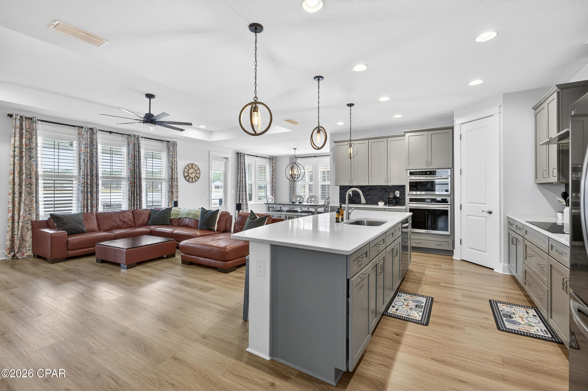 Listing photo id 18 for 886 Breakfast Point Boulevard