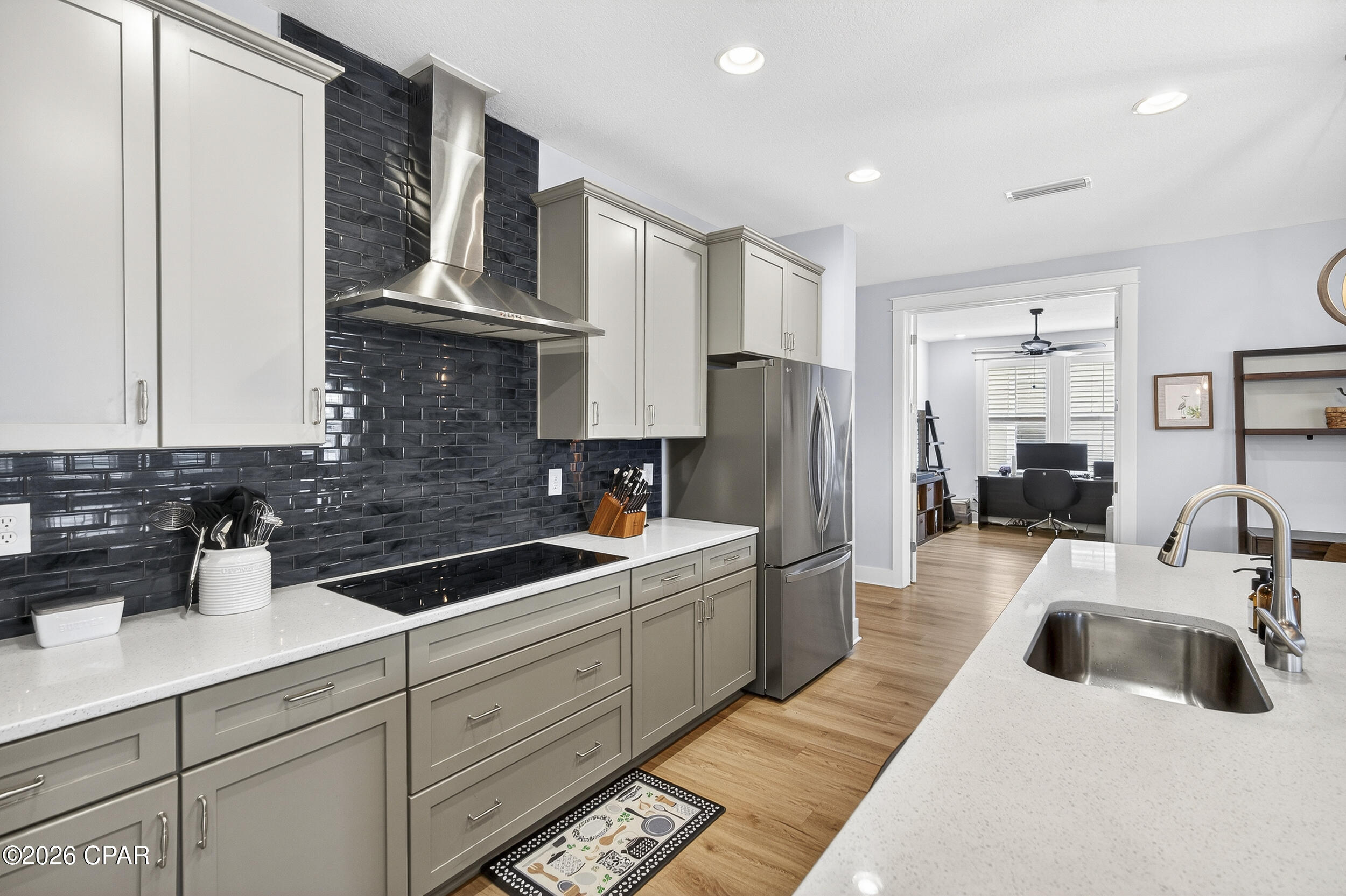 Listing photo id 21 for 886 Breakfast Point Boulevard