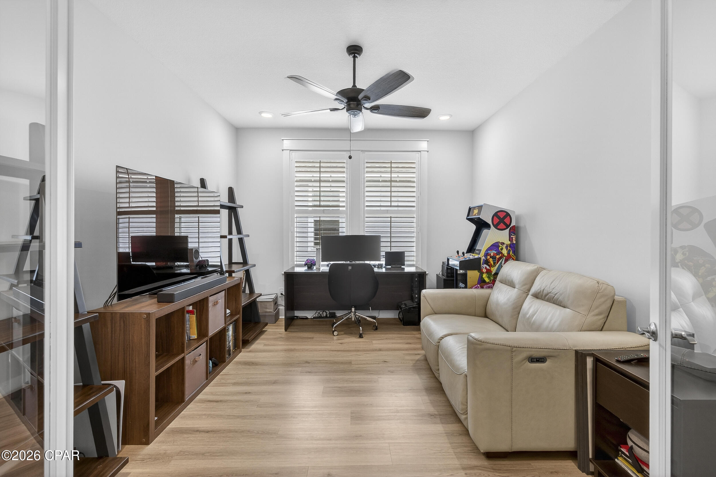 Listing photo id 25 for 886 Breakfast Point Boulevard