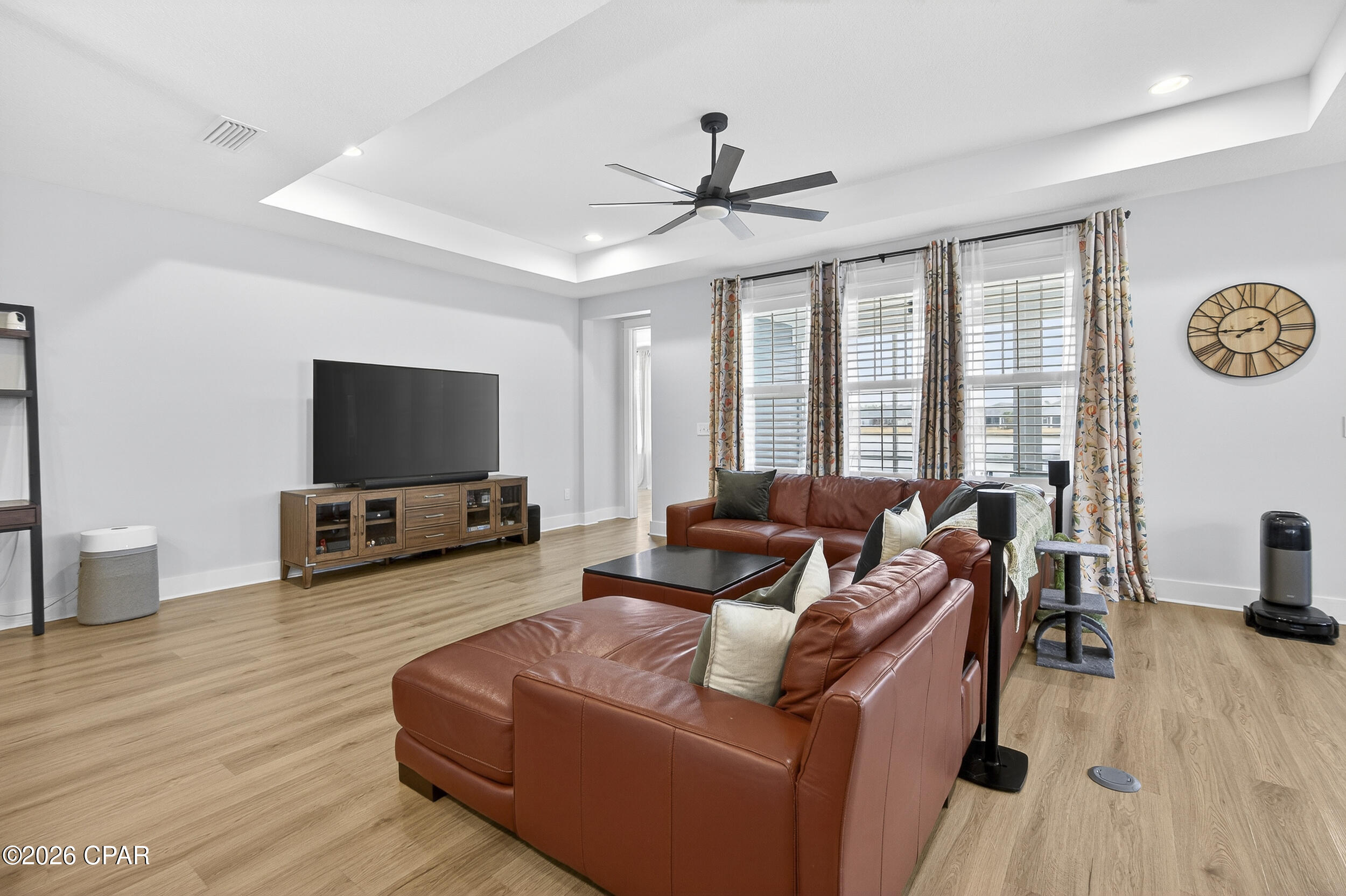 Listing photo id 27 for 886 Breakfast Point Boulevard