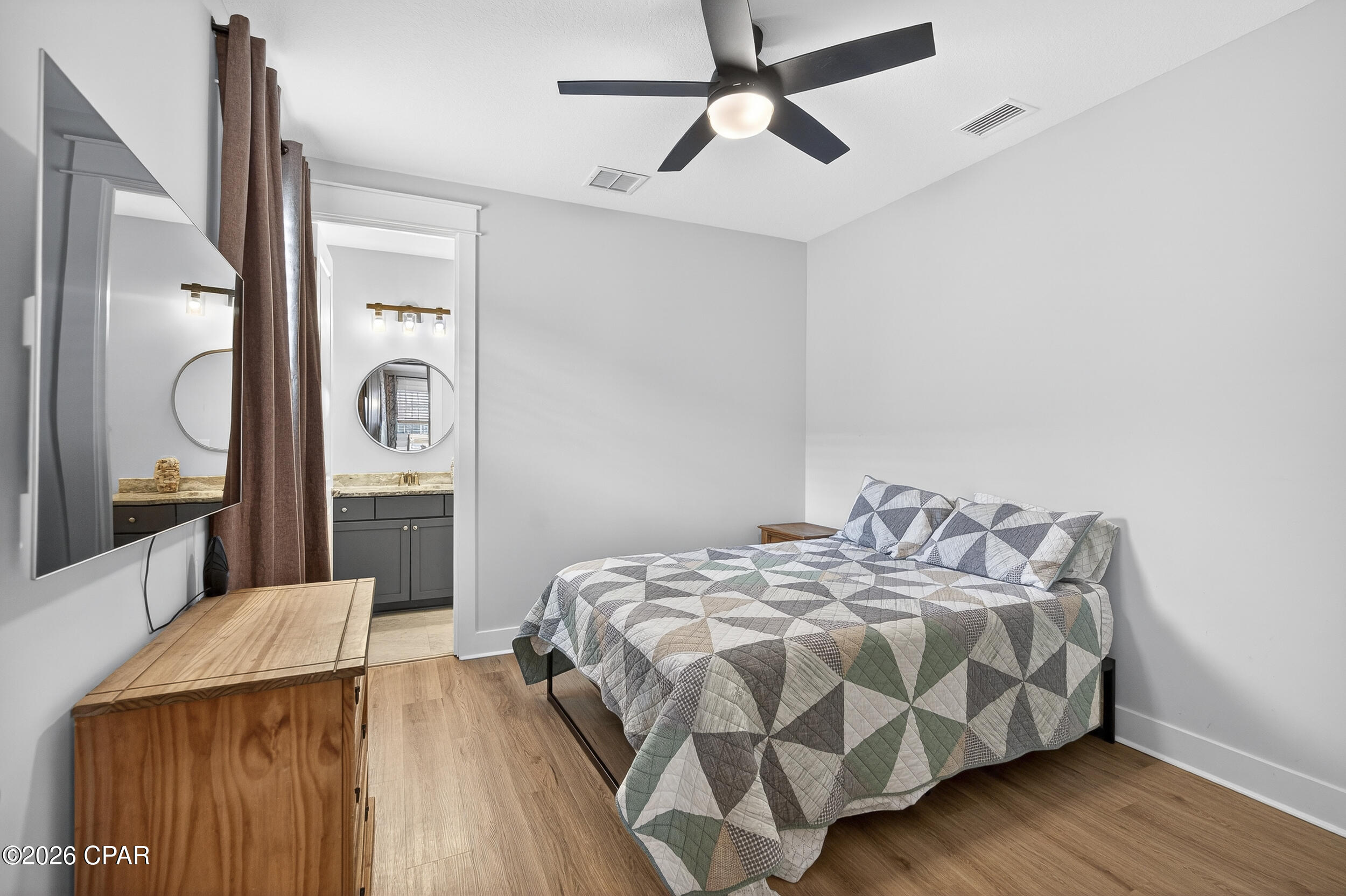 Listing photo id 39 for 886 Breakfast Point Boulevard