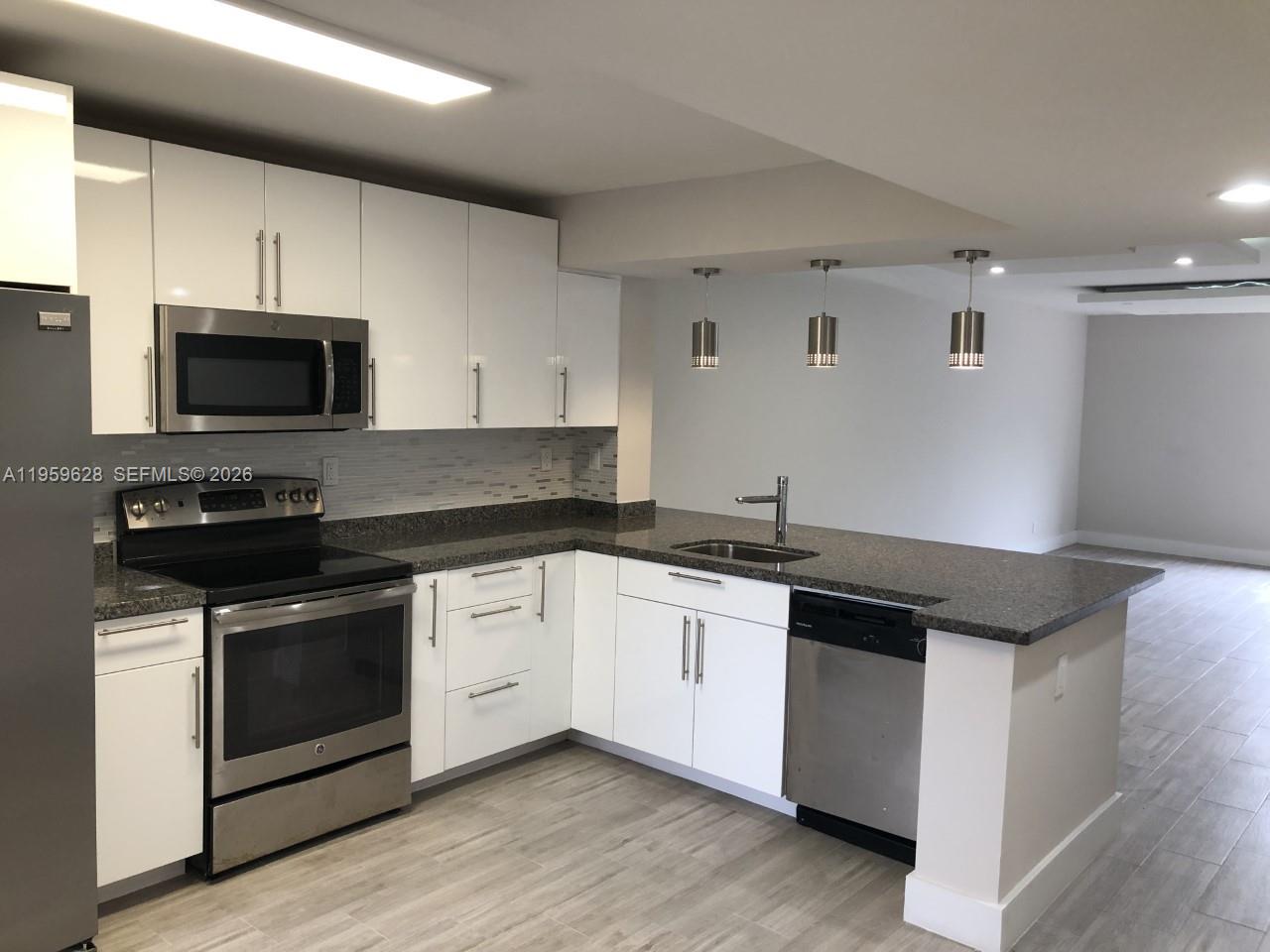 Racquet Club Village Apar