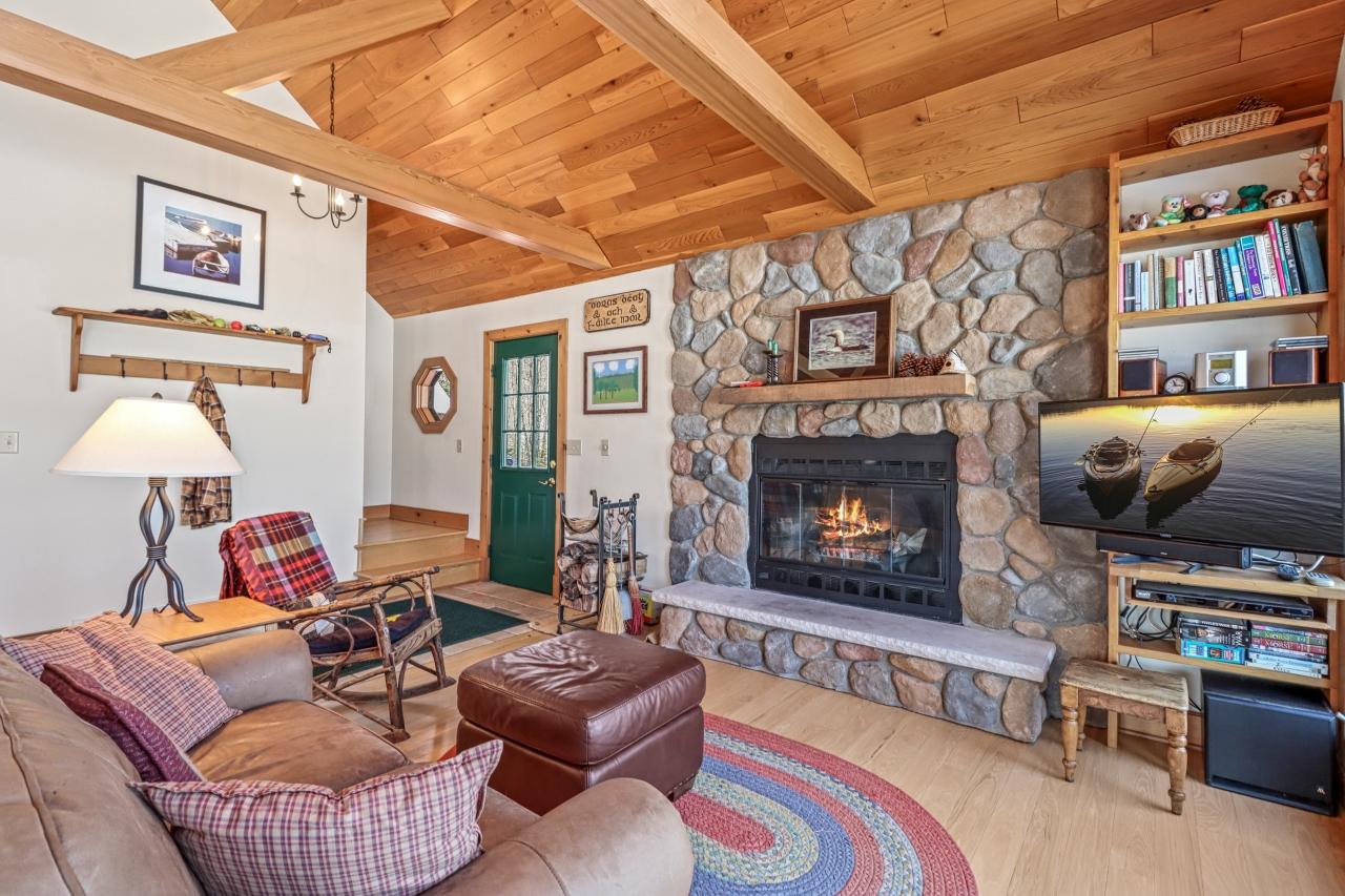 Spectacle Lake Property 3306 Retriever Ln Photo 7