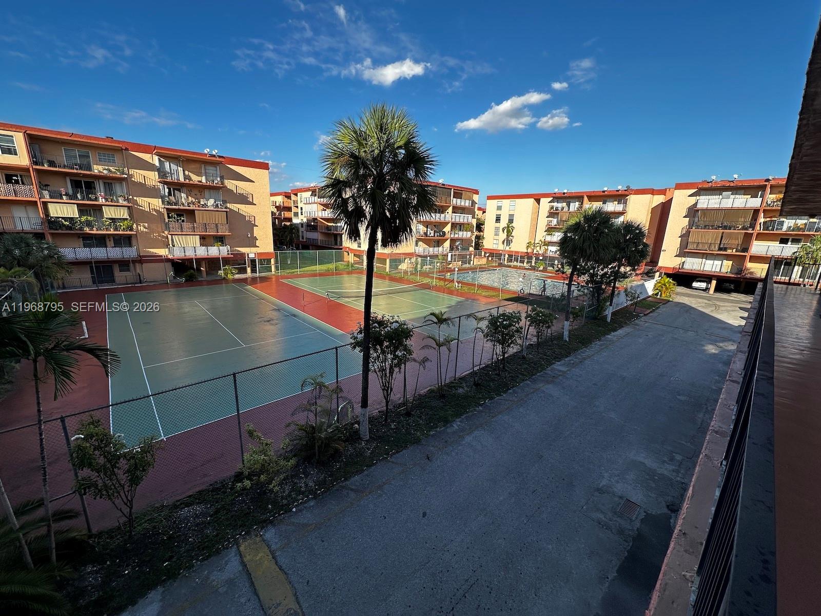 Palm-West Gardens Condo