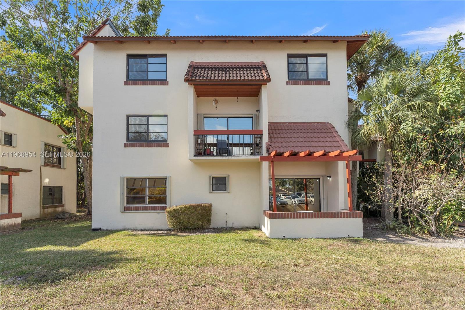 Lago Del Rey Condo #1