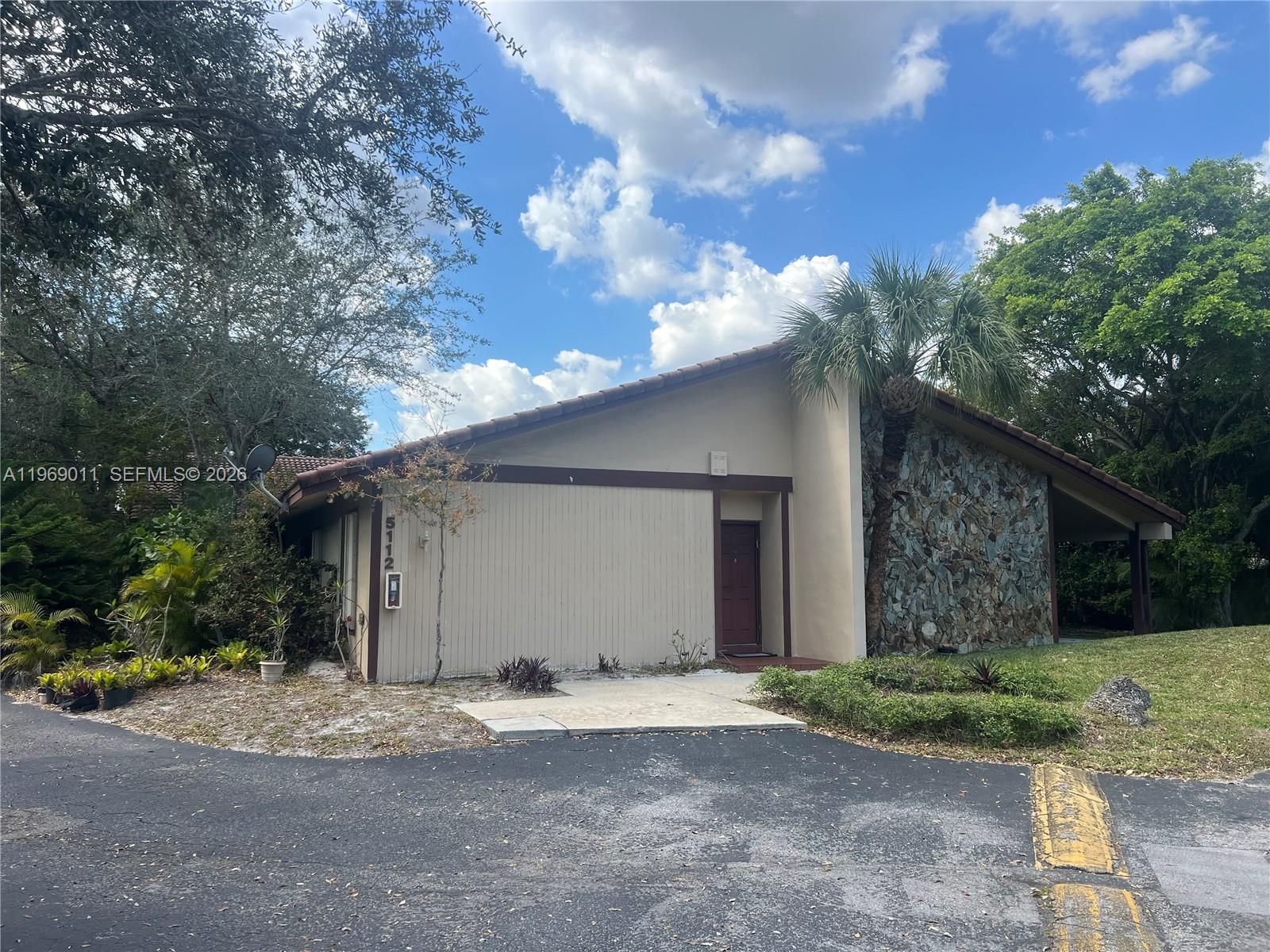 Classic Towne Houses West