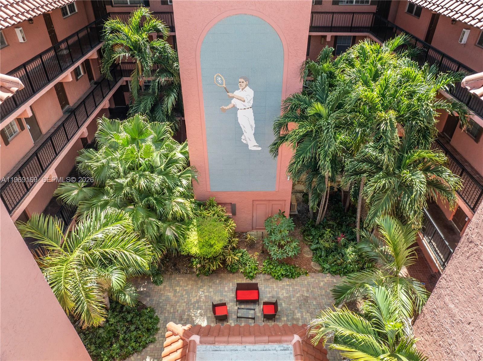 Tennis Club Davis Condo