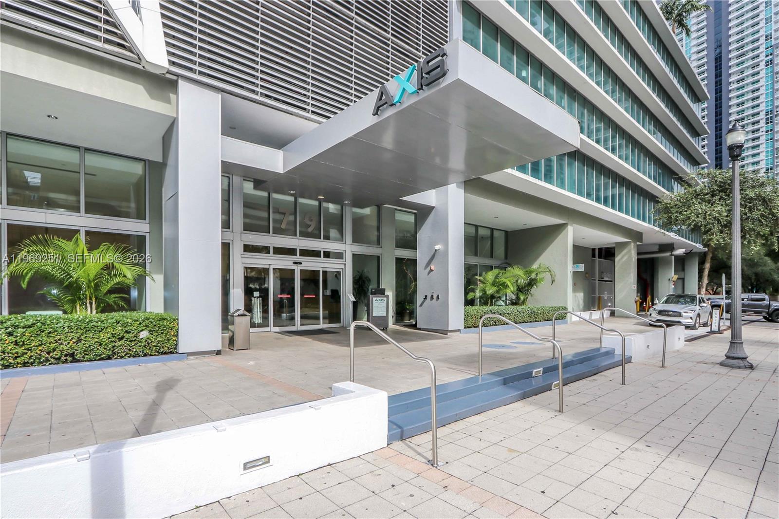 The Axis On Brickell Cond
