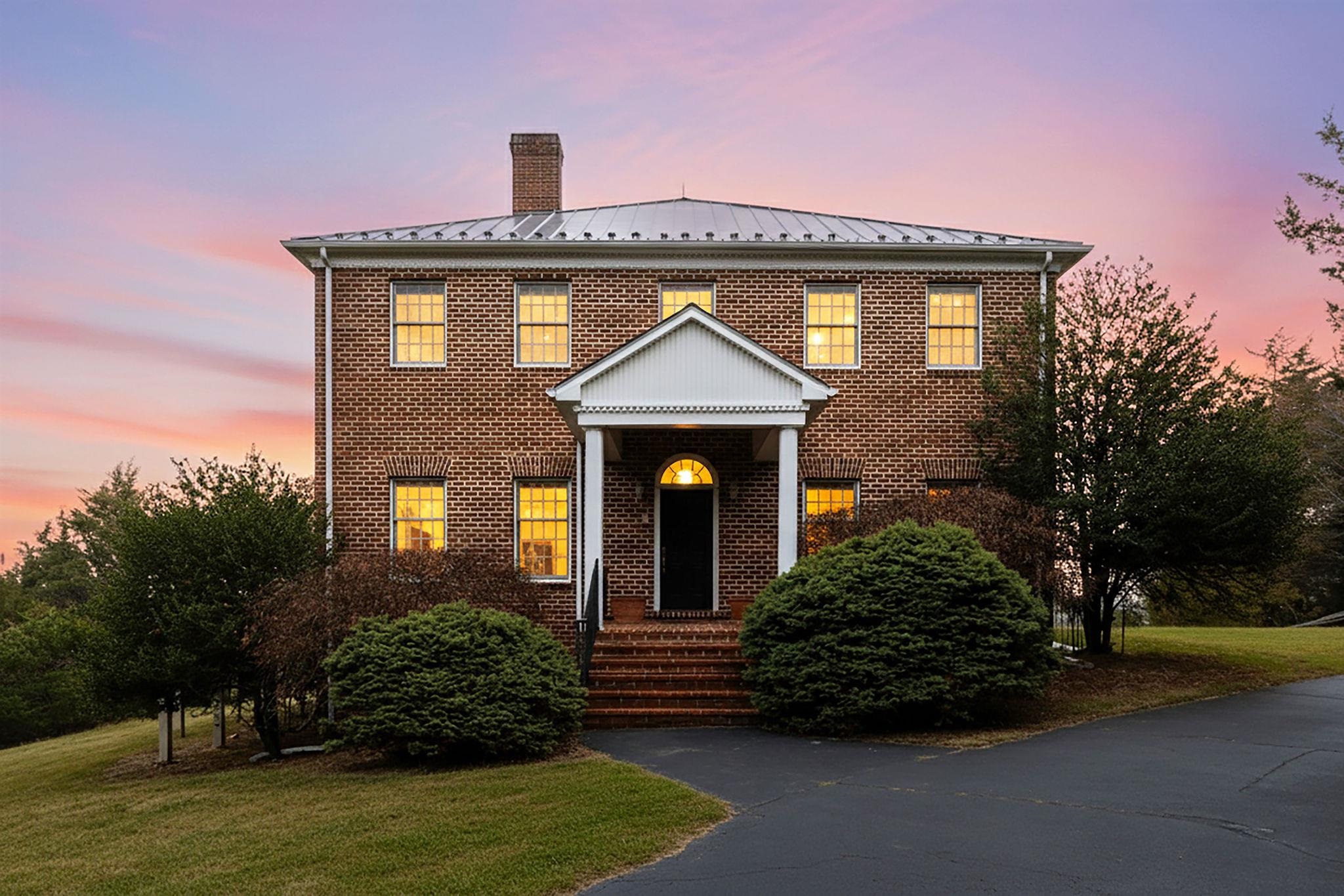 3 WALNUT VALLEY LN - luxury property in Weyers Cave, VA