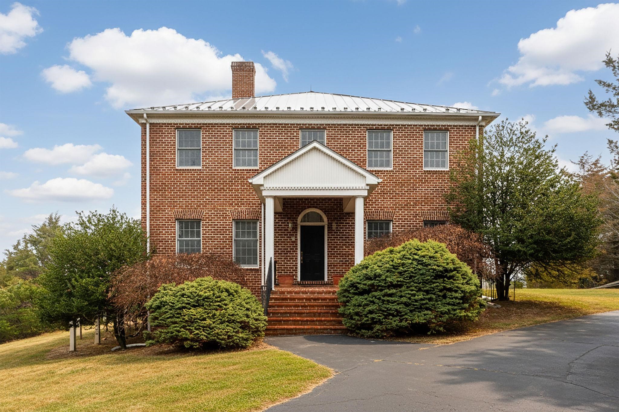 3 WALNUT VALLEY LN - luxury property in Weyers Cave, VA