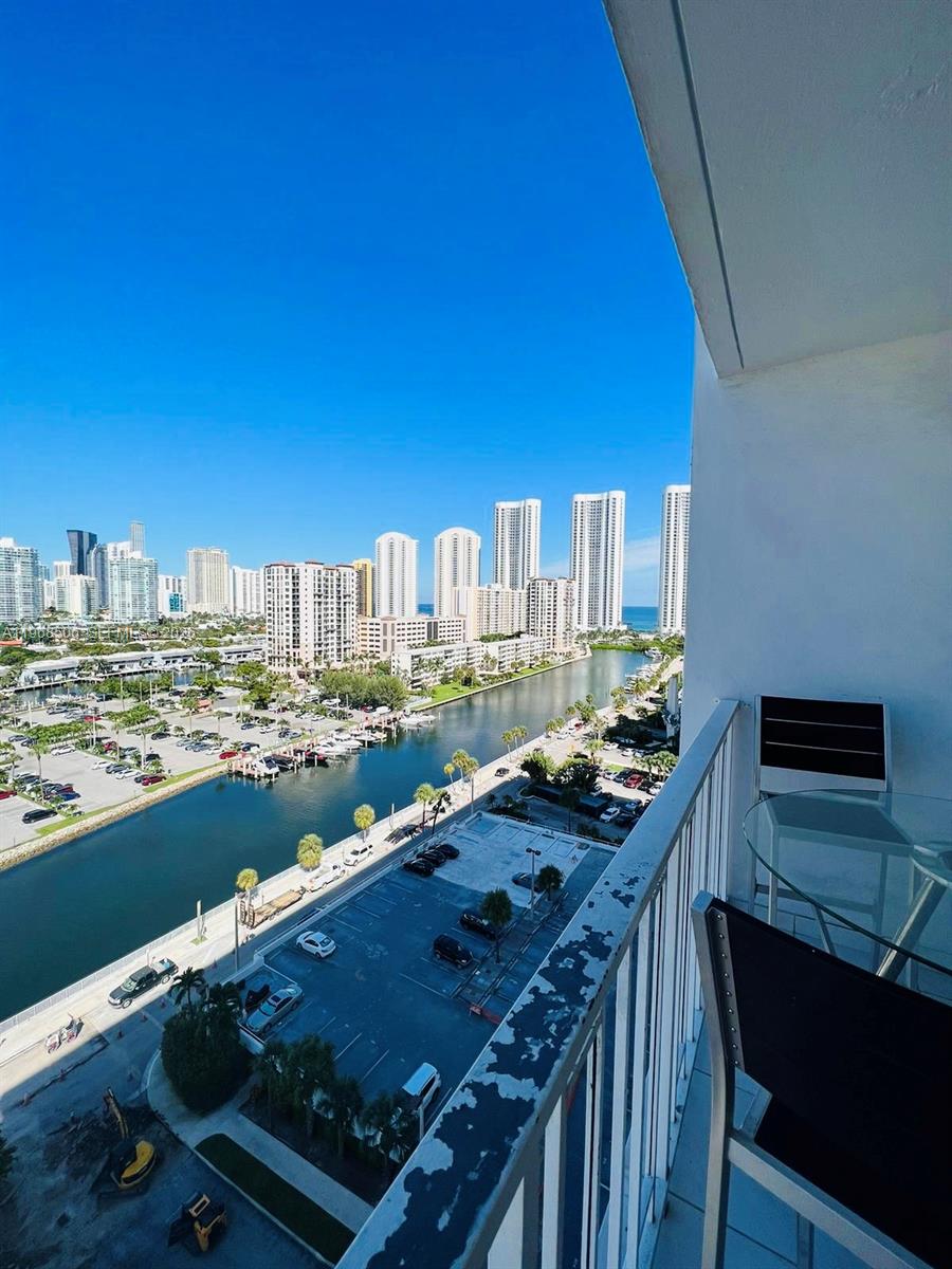 Arlen House West Condo
