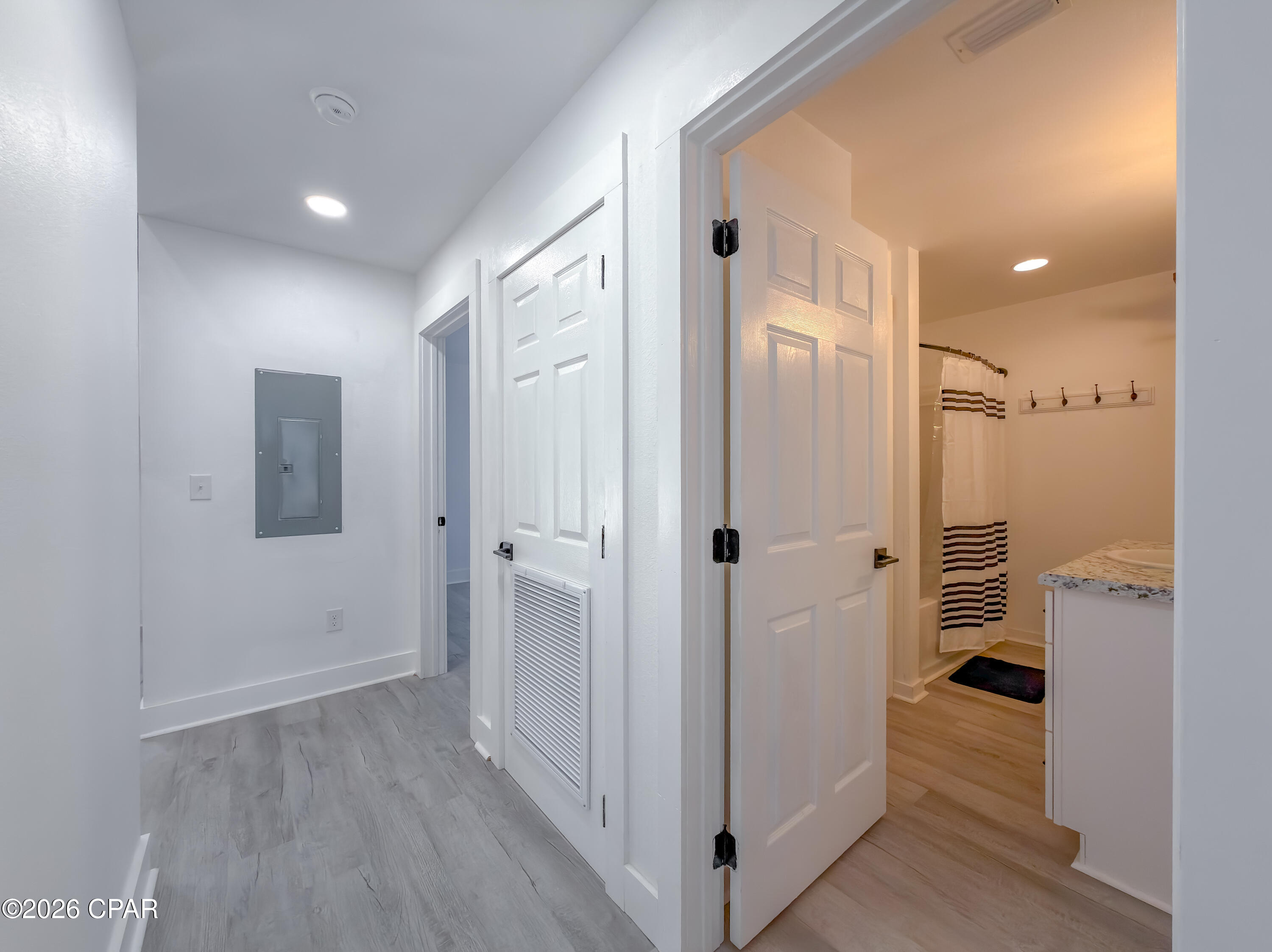 Image 25 For 15608 New Market Road