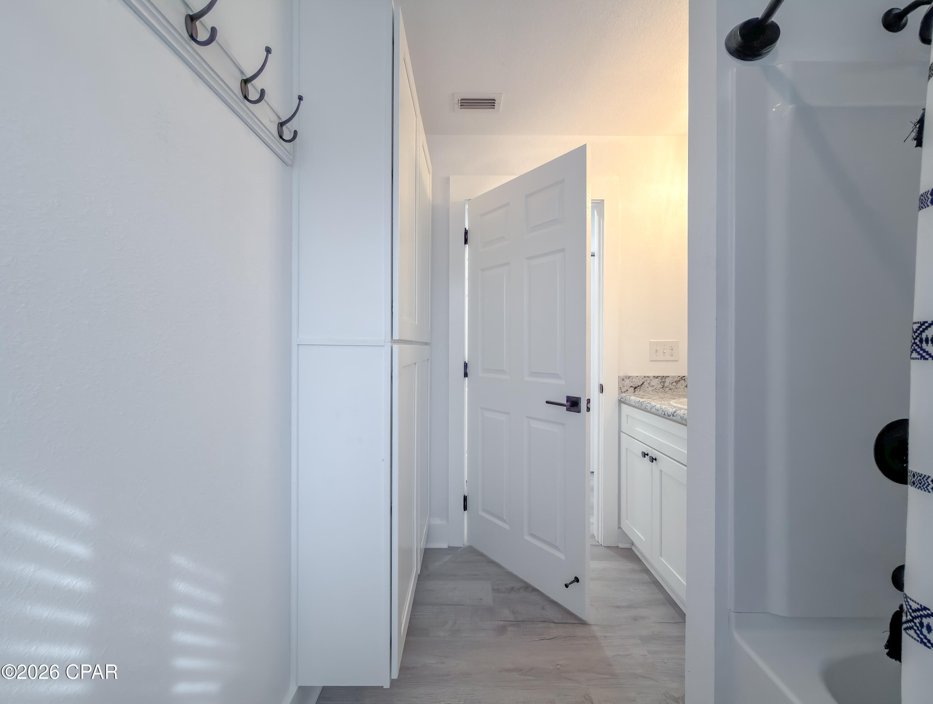 Image 40 For 15608 New Market Road