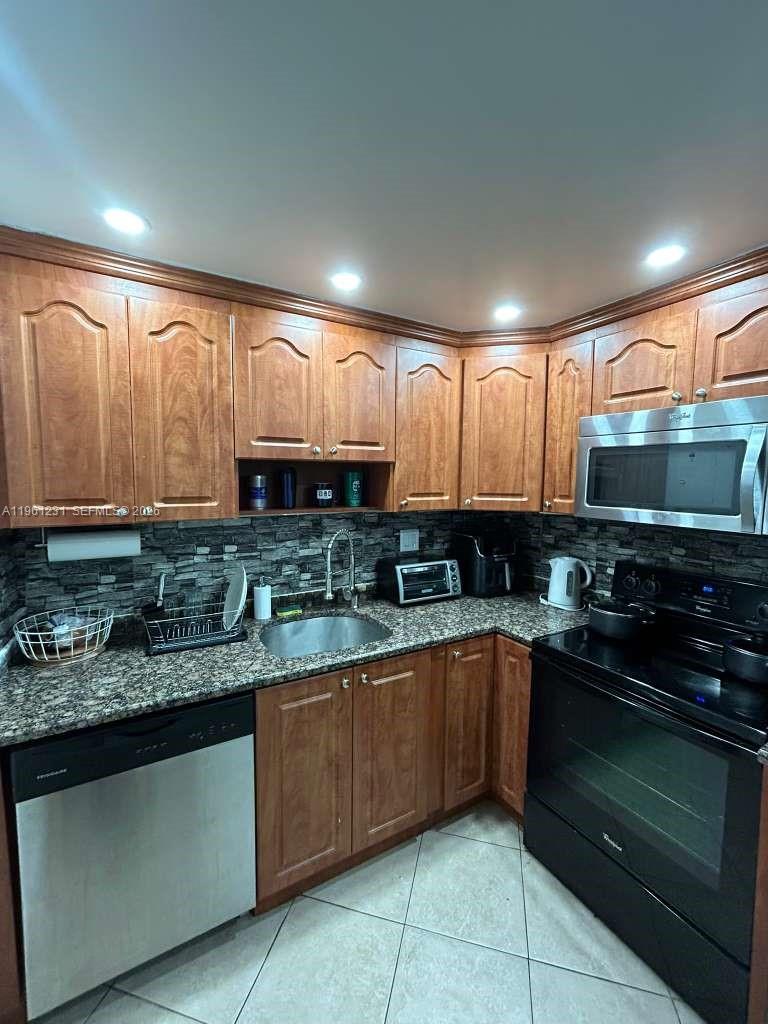 Three Horizons South Cond