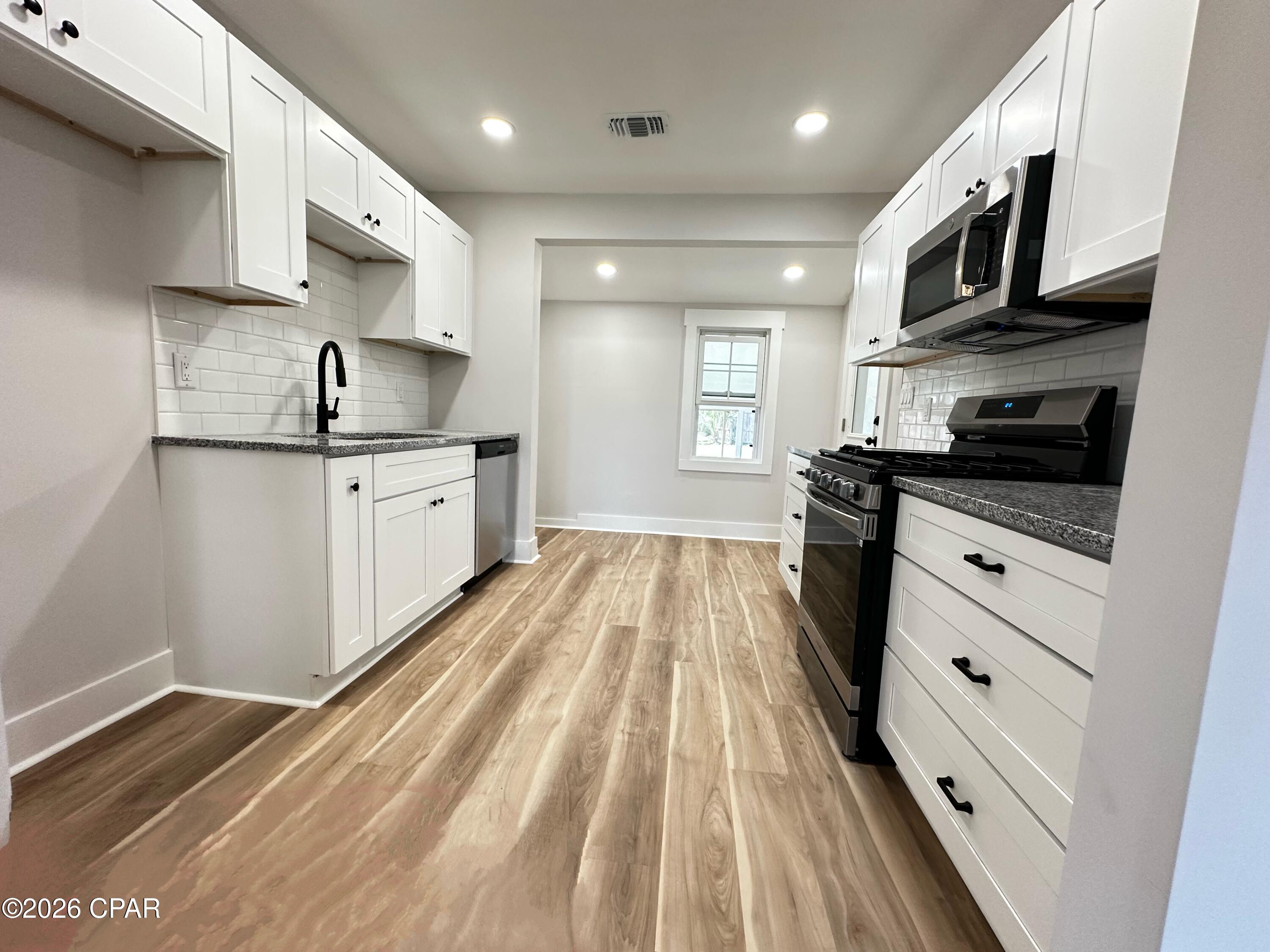 Image 7 For 111 Gayle Avenue