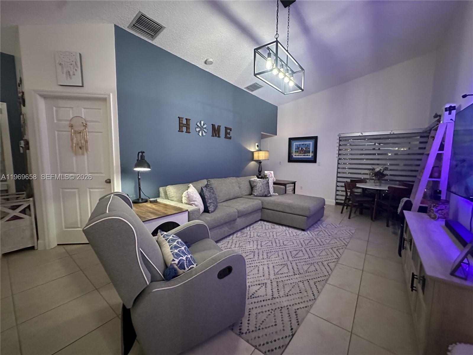 Westwind Lakes Garden Hom