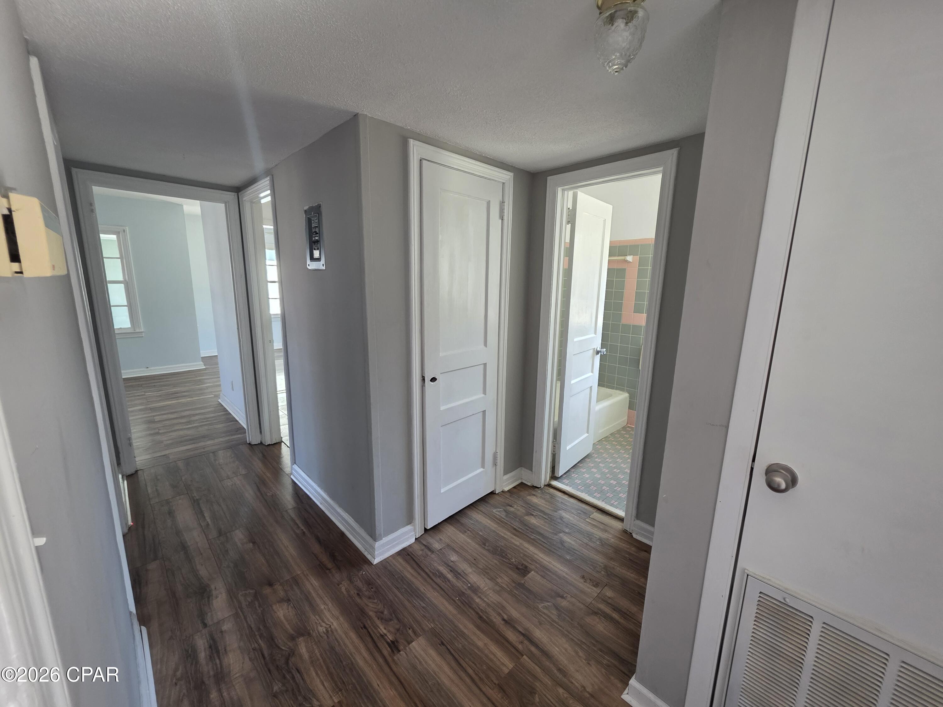 Image 12 For 1010 2nd Place