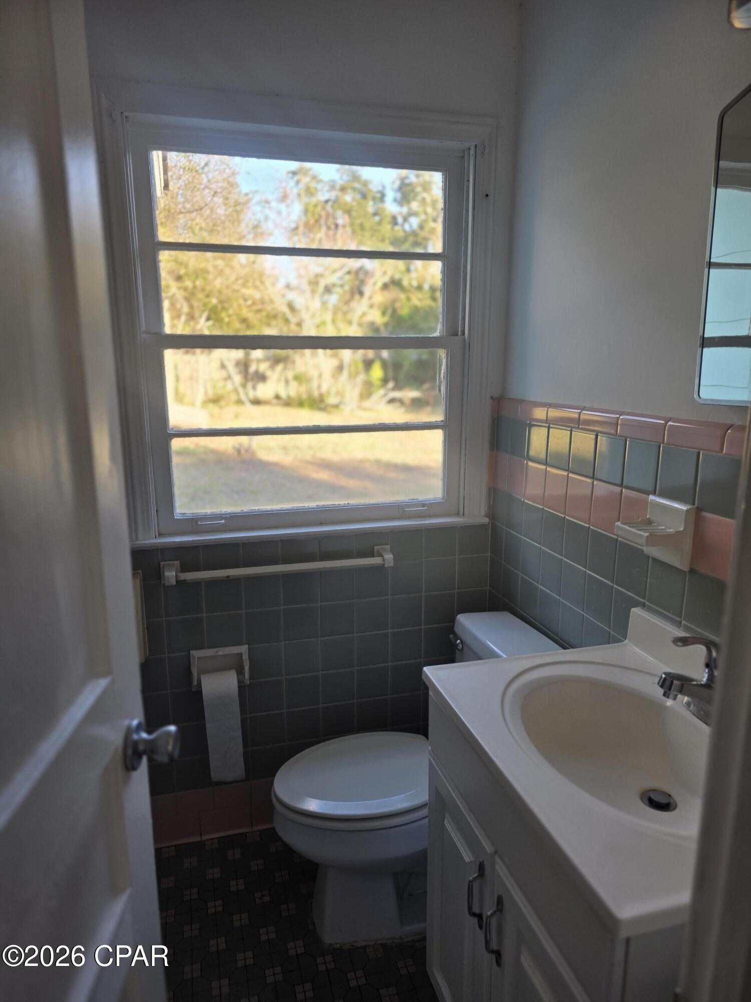 Image 19 For 1010 2nd Place