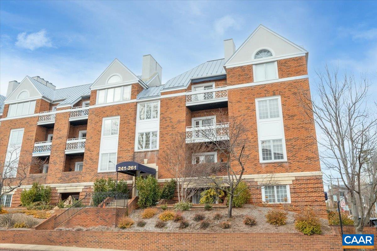 255 JEFFERSON ST E exterior