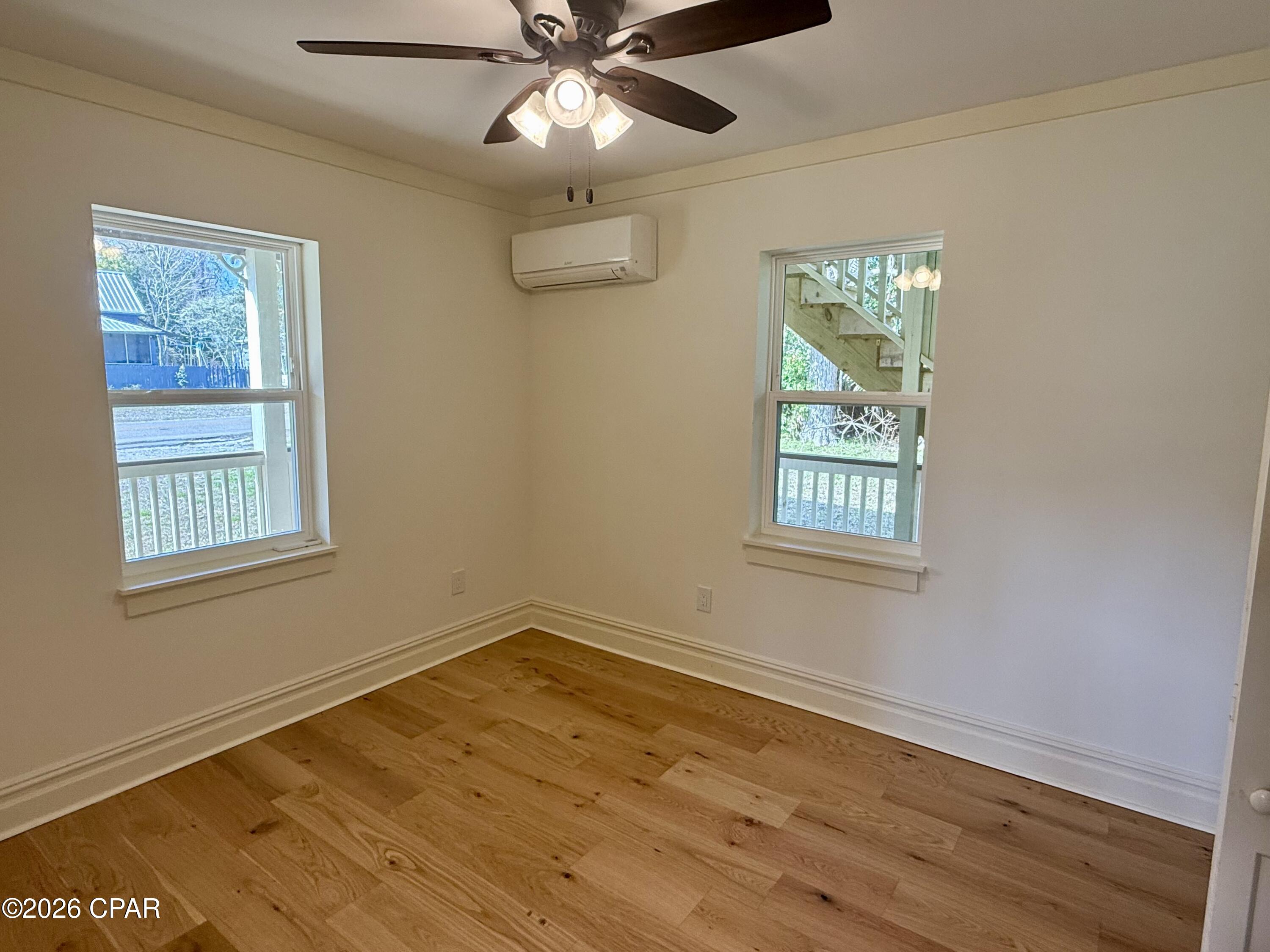 Listing photo id 11 for 145 6th Street