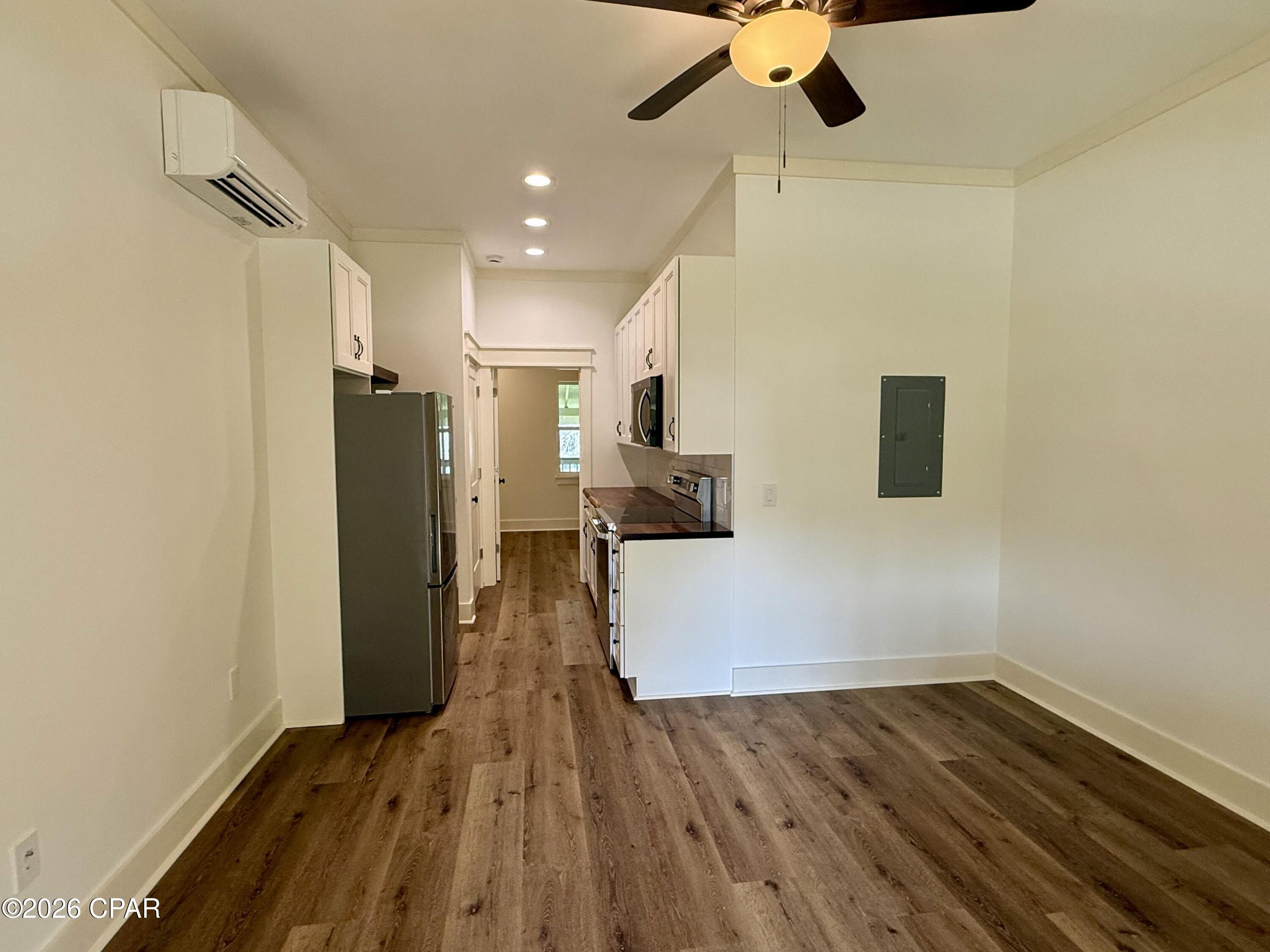 Listing photo id 17 for 145 6th Street